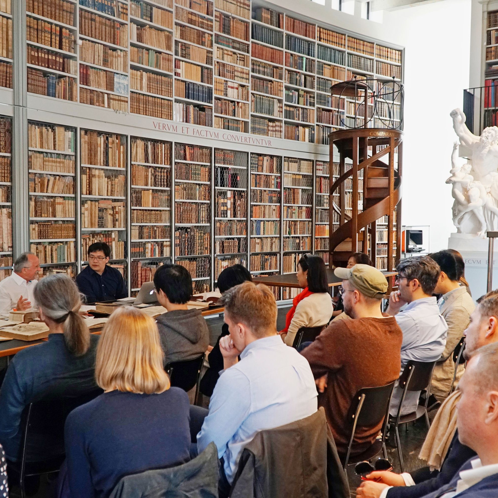Buchpräsentation der SCAA in der Stiftung Bibliothek Werner Oechslin in Einsiedeln: Die Veranstaltungen finden an unterschiedlichen Orten statt und sind auch für Nicht-Mitglieder offen.