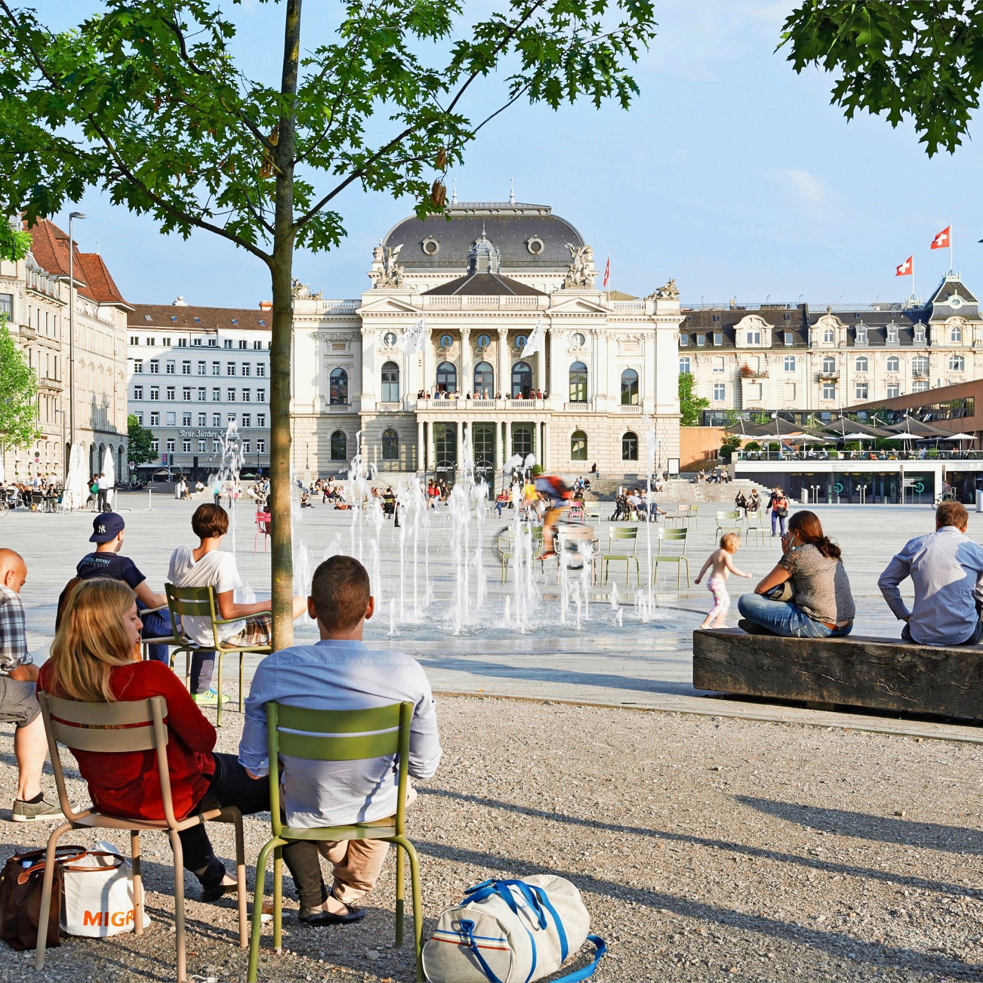 Sechseläutenplatz in Zürich: Mit ihren zahlreichen versiegelten Flächen werden Städte zu Wärmeinseln.