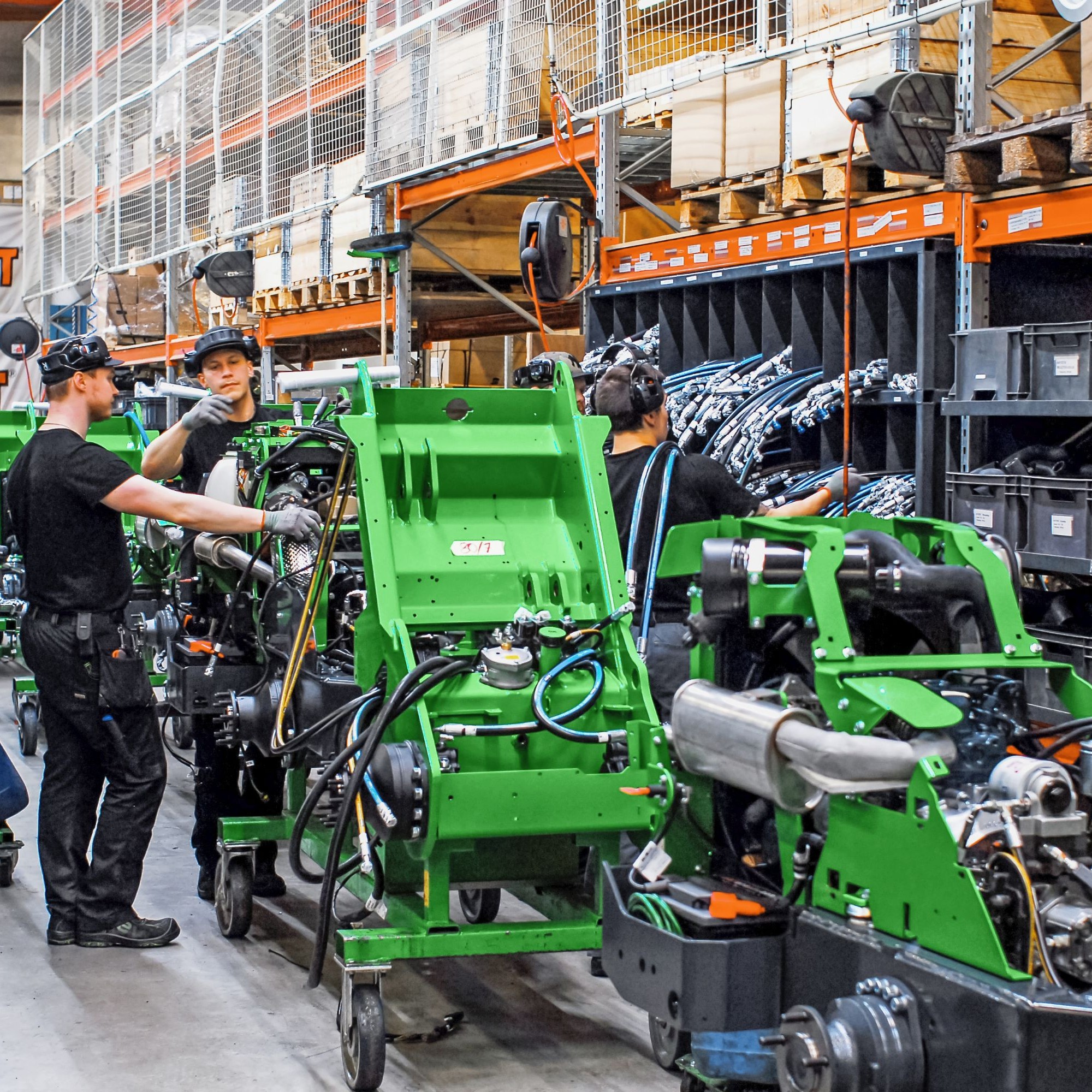 Im Werk in der Nähe von Tampere werden wöchentlich rund 100 Maschinen hergestellt. Künftig sollen es aber 150 sein, weshalb noch mal kräftig in neue Flächen, Mitarbeiter und Maschinen investiert wurde.