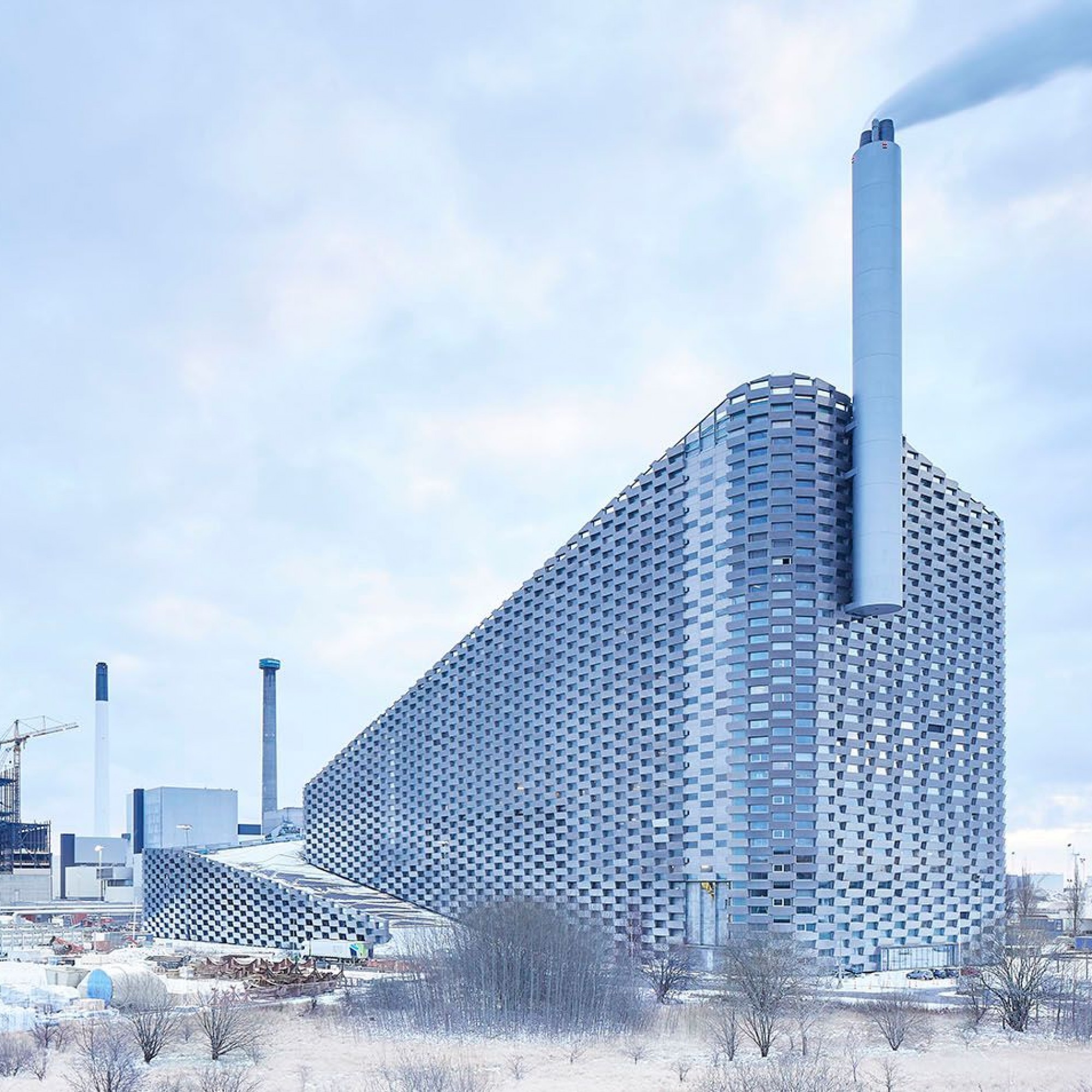 Amager Bakke Müllverbrennungsanlage mit integrierter Skipiste in Kopenhagen.