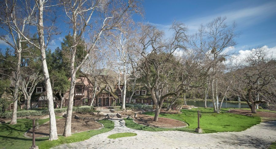 Die ehemalige Neverland-Ranch von Michael Jackson steht immer noch zum Verkauf, mittlerweile zu einem Schnäppchenpreis.