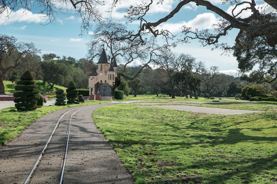 Die ehemalige Neverland-Ranch von Michael Jackson steht immer noch zum Verkauf, mittlerweile zu einem Schnäppchenpreis.