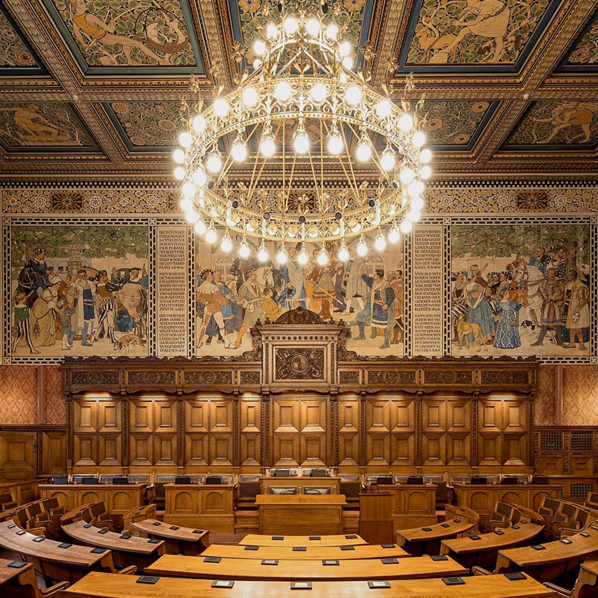 Der Grossratssaal mit seinem prächtigen Bildern.