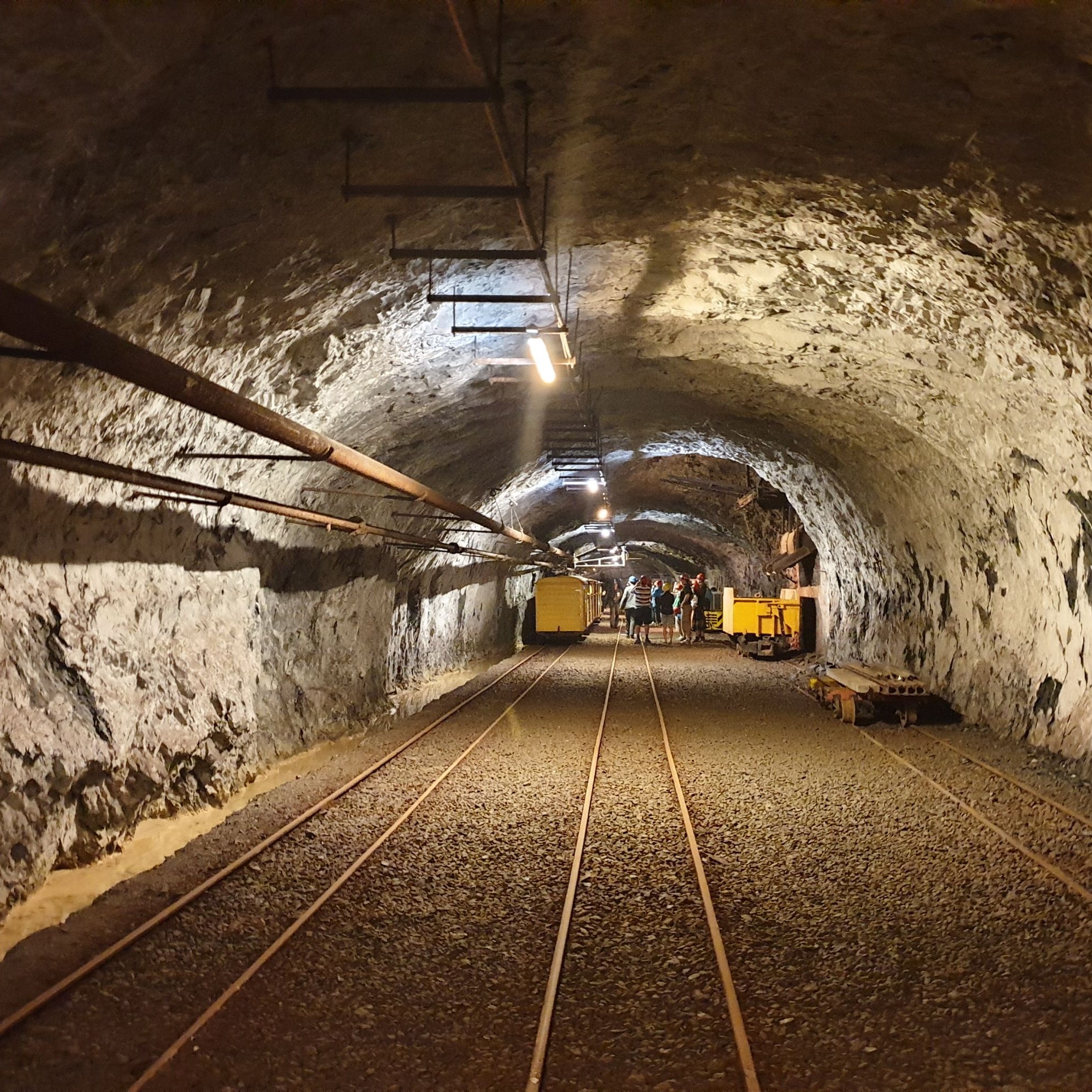 Endstation ist der frühere Basisbahnhof der riesigen Infrastruktur. 