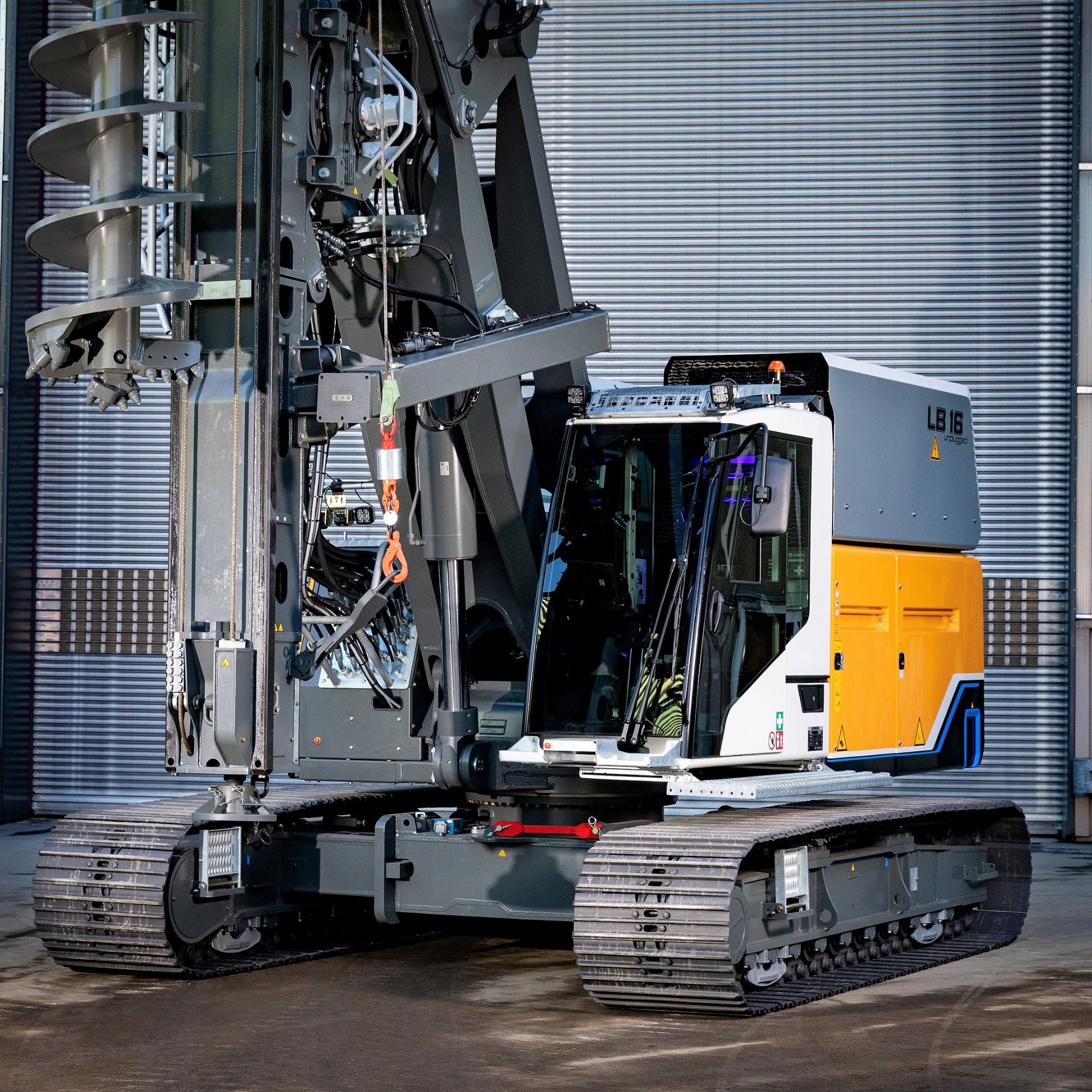 Der Liebherr LB 16 unplugged wurde in Zusammenarbeit mit dem Start-Up Suncar HK AG entwickelt. 