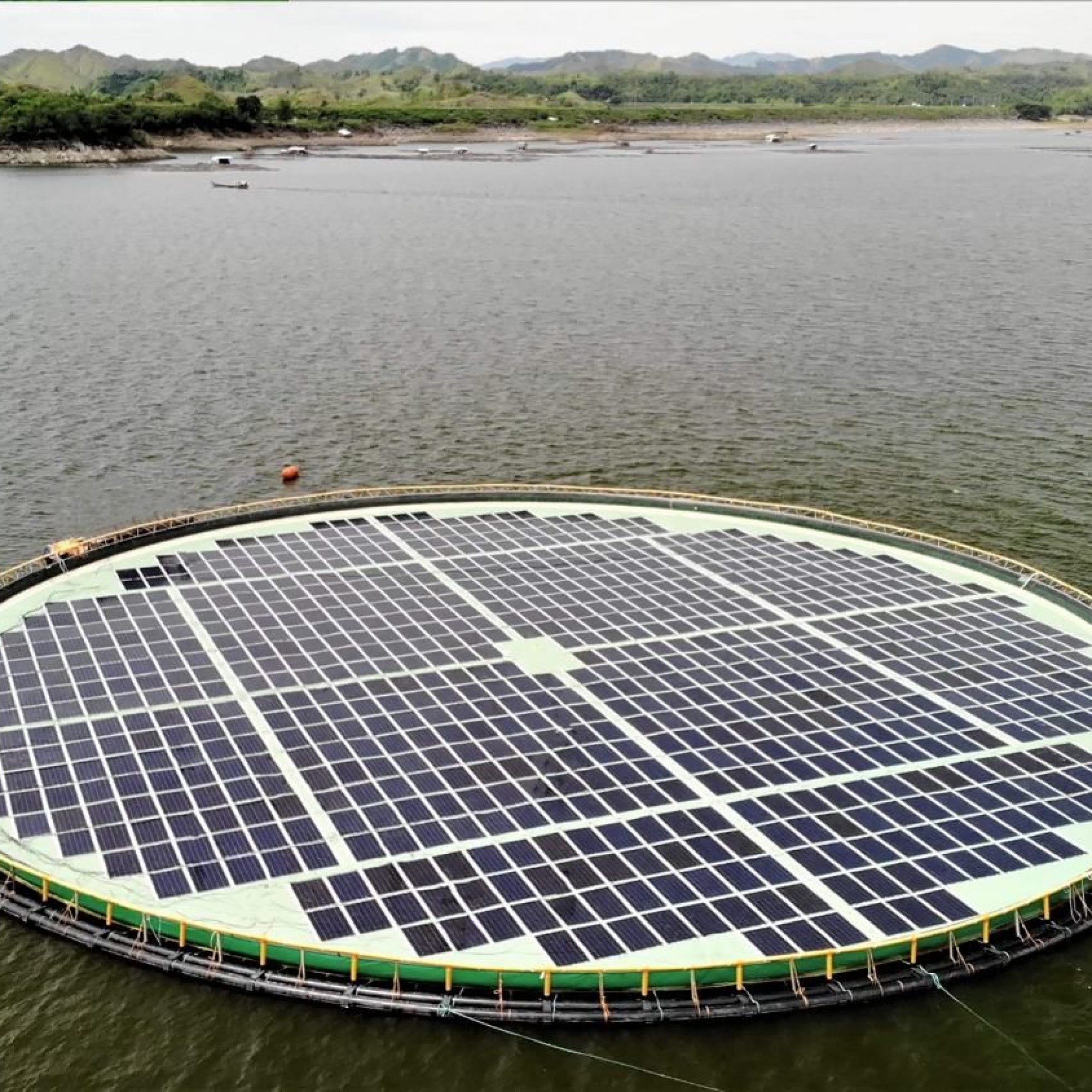 Die schwimmende Solaranlage in den Philippinen.