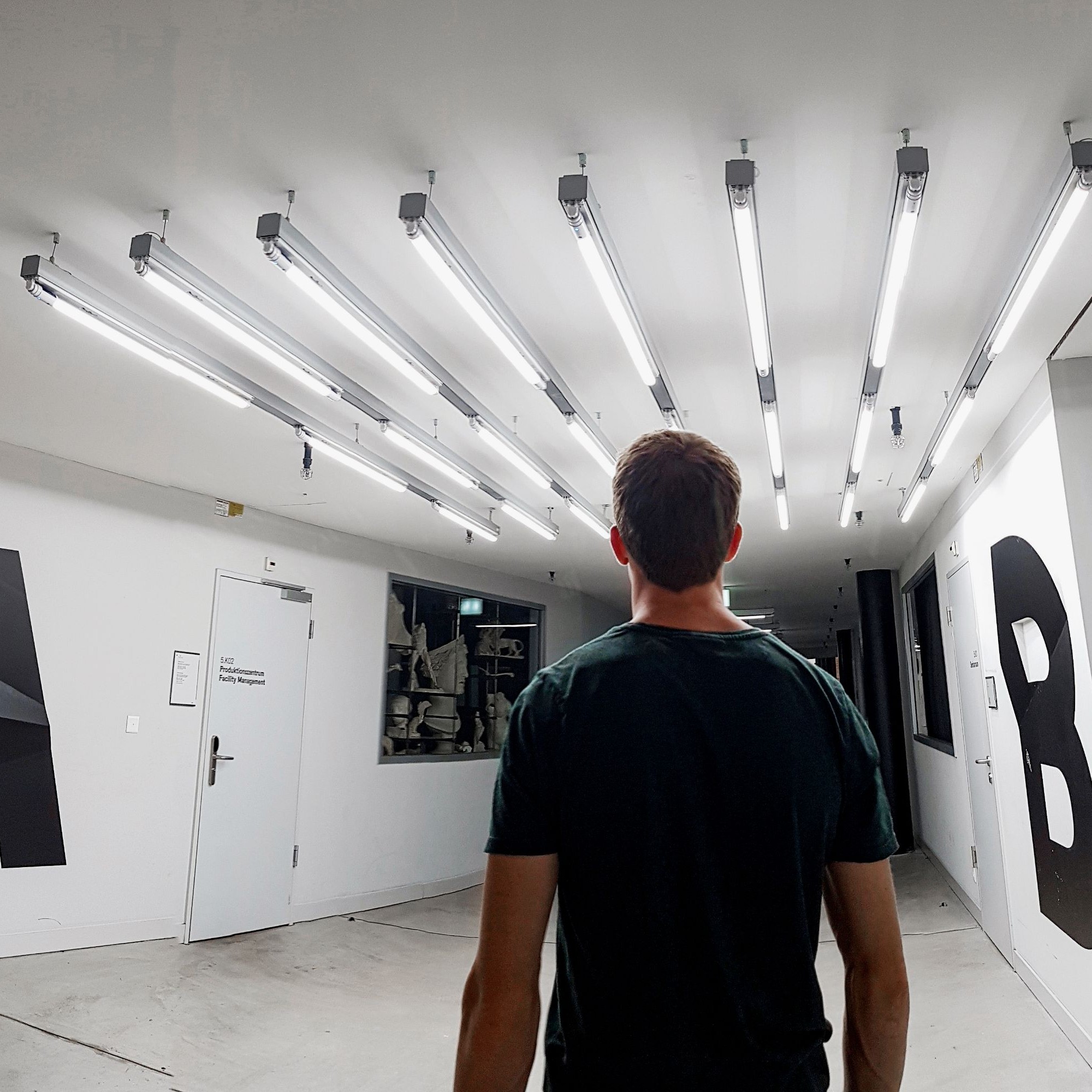 Die Zürcher Hochschule der Künste auf dem Toni-Areal in Zürich verwendet LED-Röhren der LED City AG in Korridoren und Treppenhäusern.