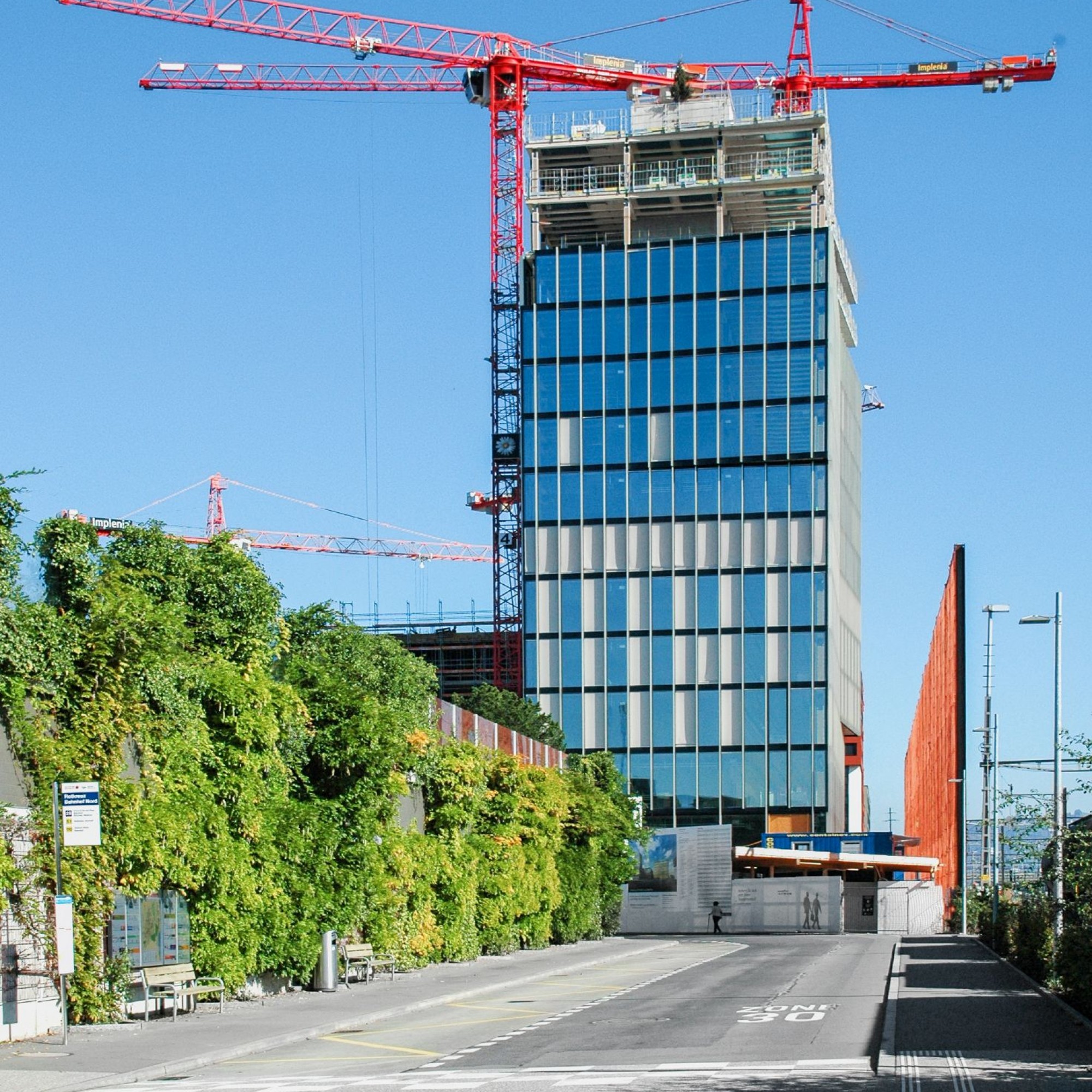 Nach seiner Fertigstellung Ende dieses Jahres wird der Holz-Hybrid-Bau mit 60 Metern Höhe das höchste Holzhochhaus der Schweiz sein.