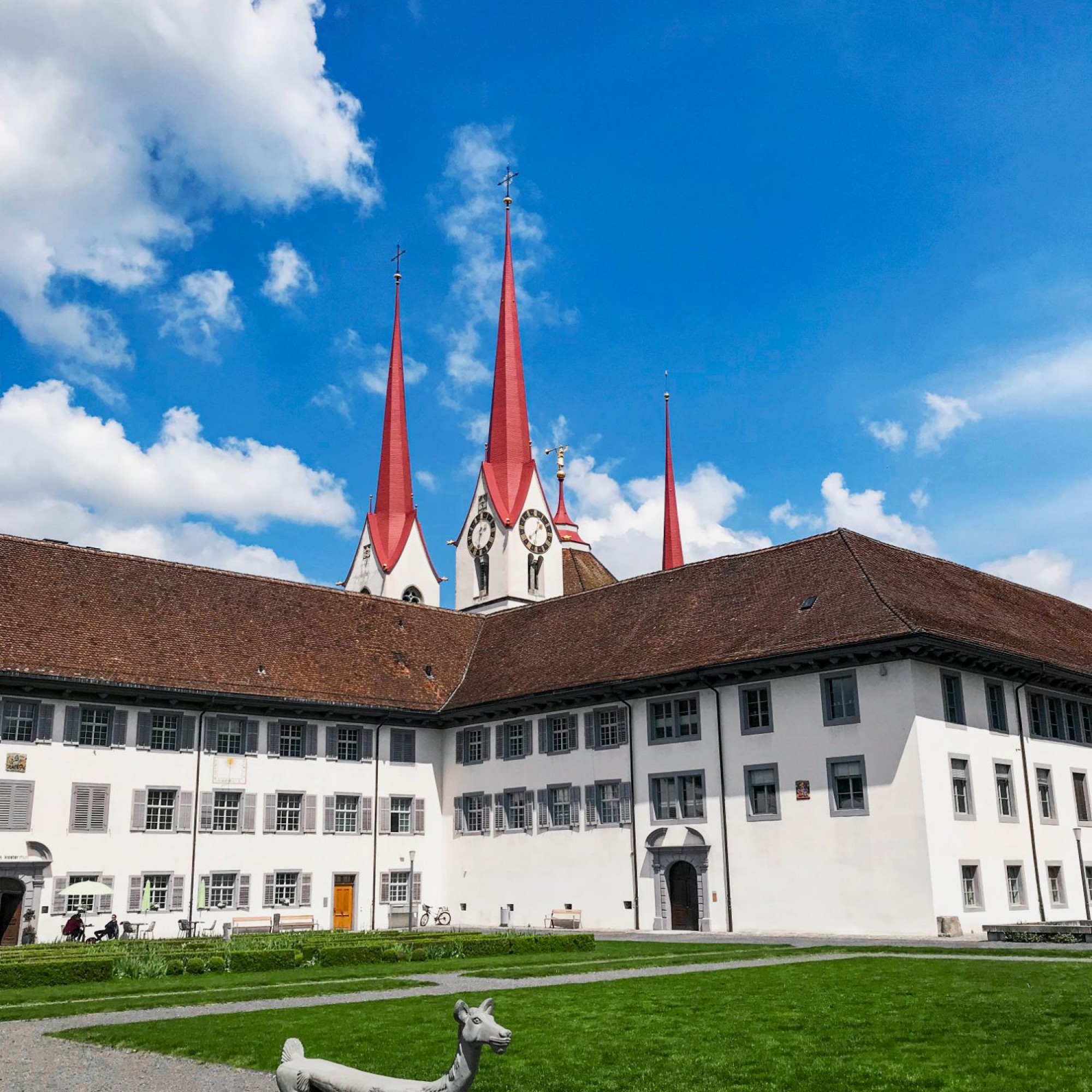 Kloster Muri mit Singisenflügel, in dem die Ausstellungen untergebracht sind.