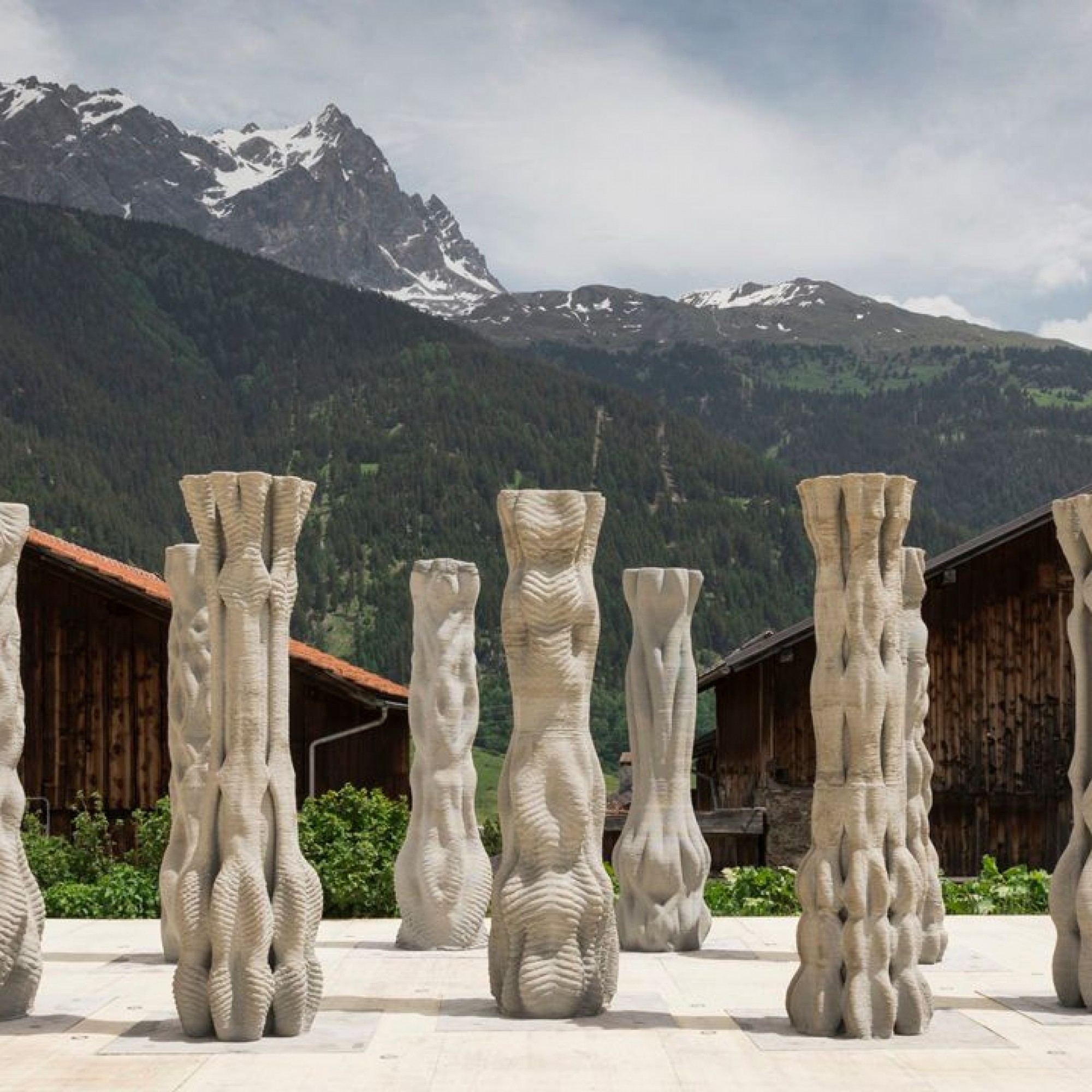 Die Säulen wurden mit einem neuen Roboter-Beton-3D-Druckverfahren der ETH Zürich hergestellt.