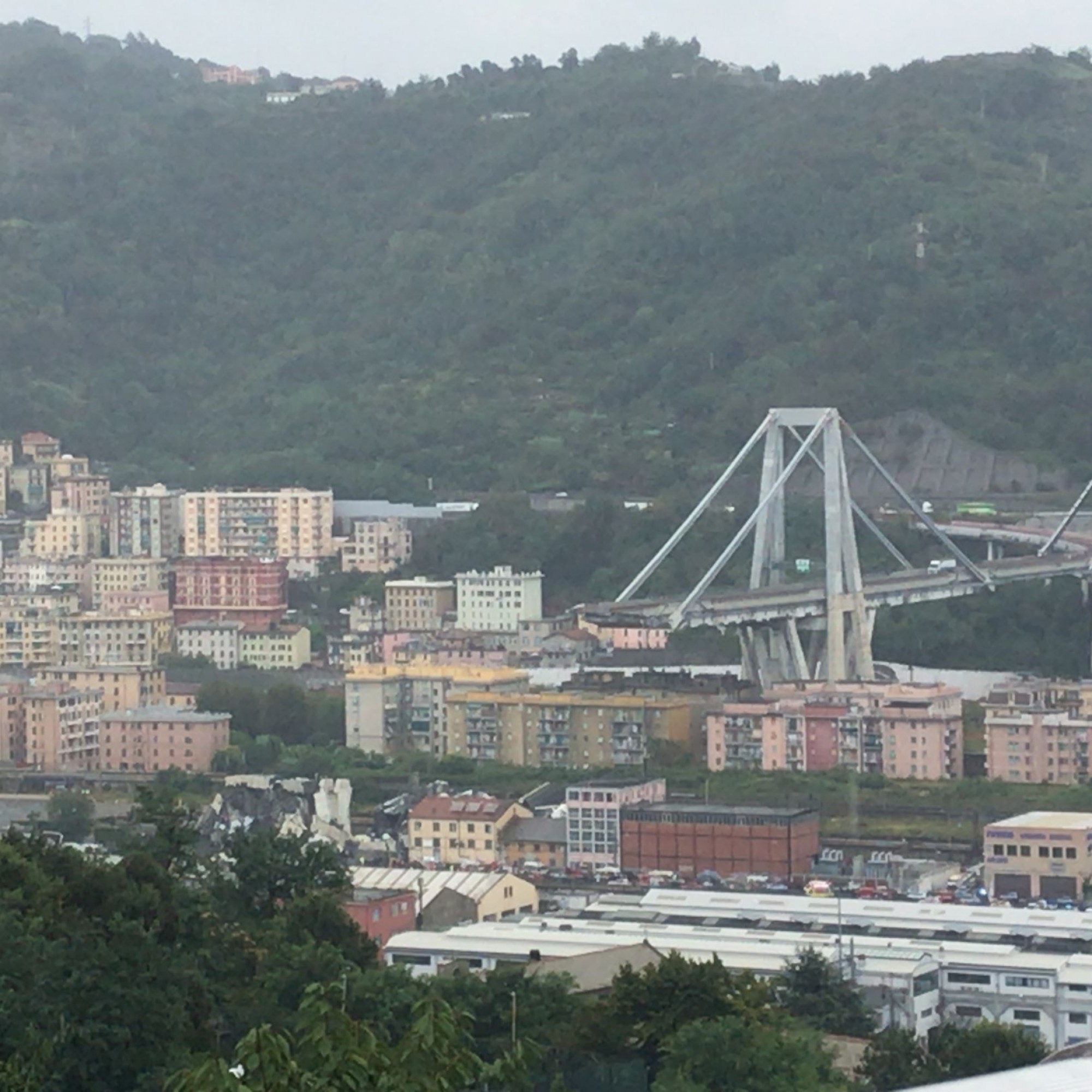 Die 1182 Meter lange Morandi-Brücke in Genua, mit offiziellem Namen Viadotto Polcevera, wurde 1967 eröffnet. Am 14. August 2018 stürzte ein 200 Meter langes Stück der vorgespannten Stahlbetonbrücke ein, wobei 43 Menschen ums Leben kamen. Die Ermittlungen 