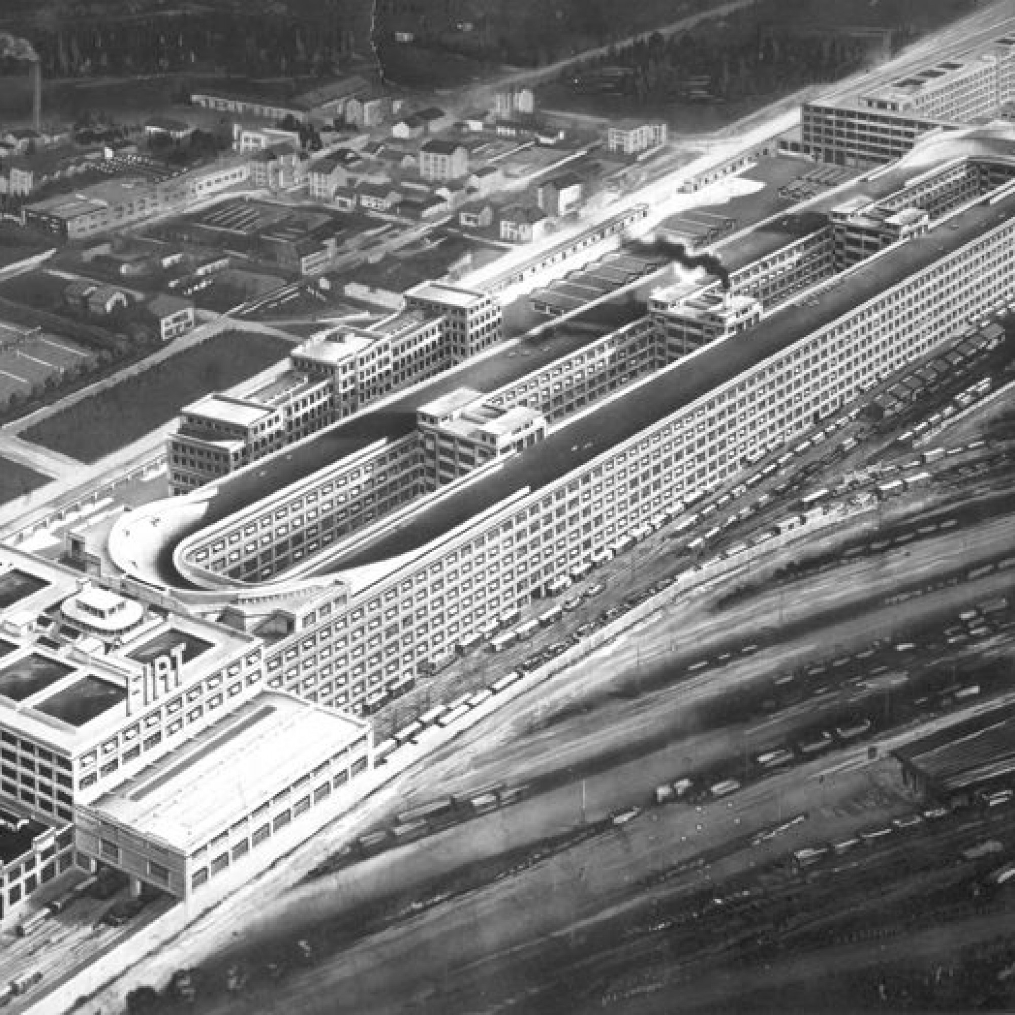 Historische Aufnahme des Fiat-Fabrikgebäudes in Turin im Jahr 1928.