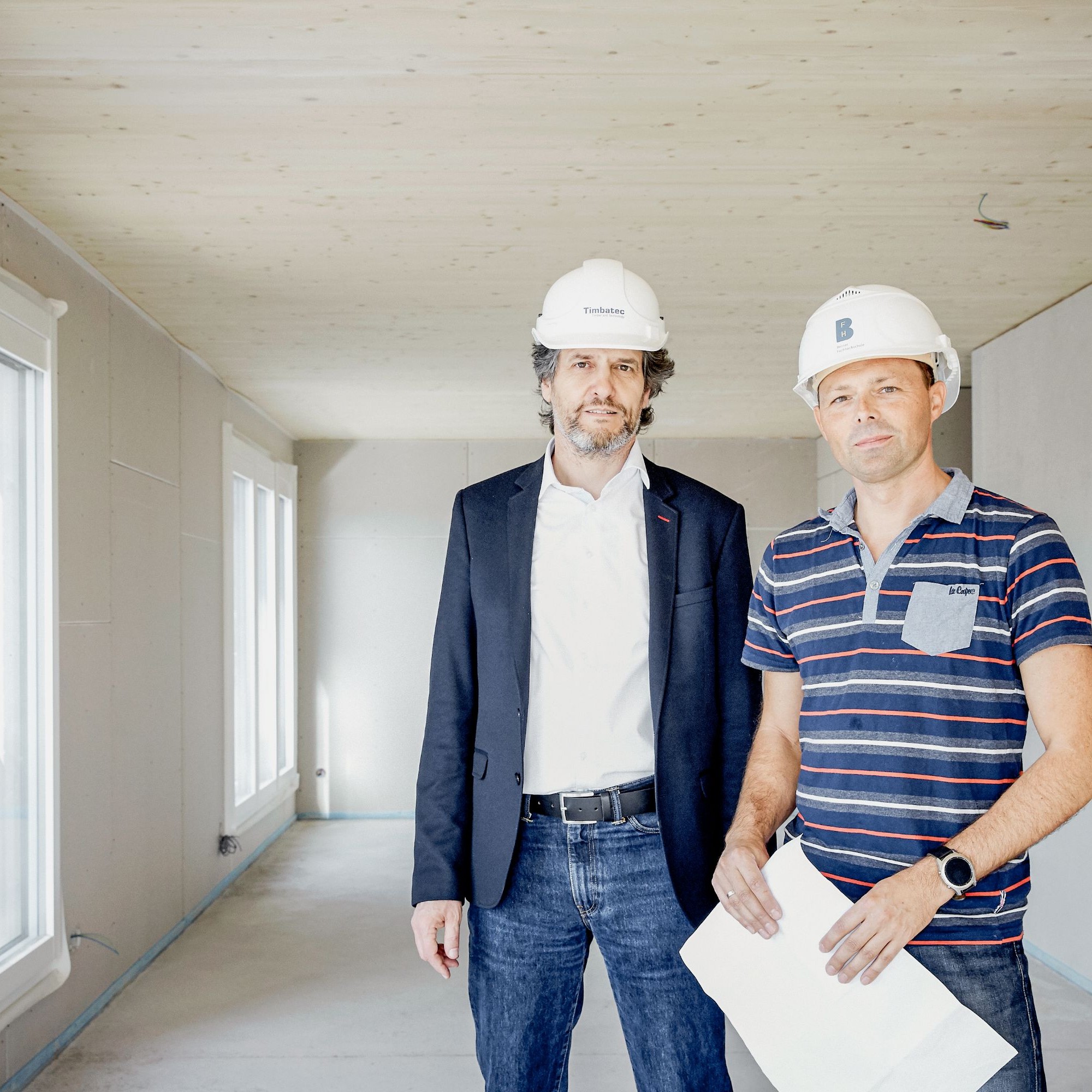 Stefan Zöllig (links) und Steffen Franke auf der Baustelle in Grossaffoltern. Hier wurde die Geschossdecke mit der neuen TS3-Technologie hergestellt.