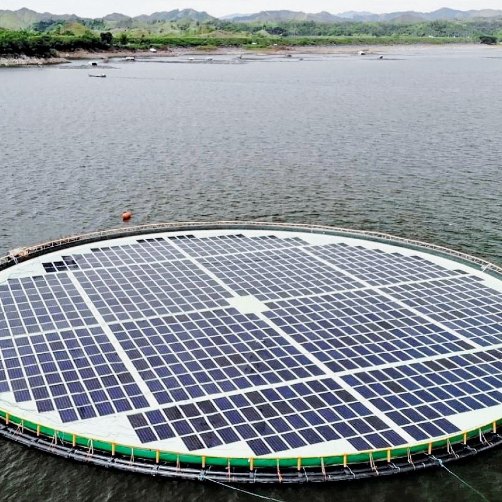 Vorbild: Mitte Juli diesen Jahres ging die erste schwimmende Solaranlage der Philippinen in Betrieb.