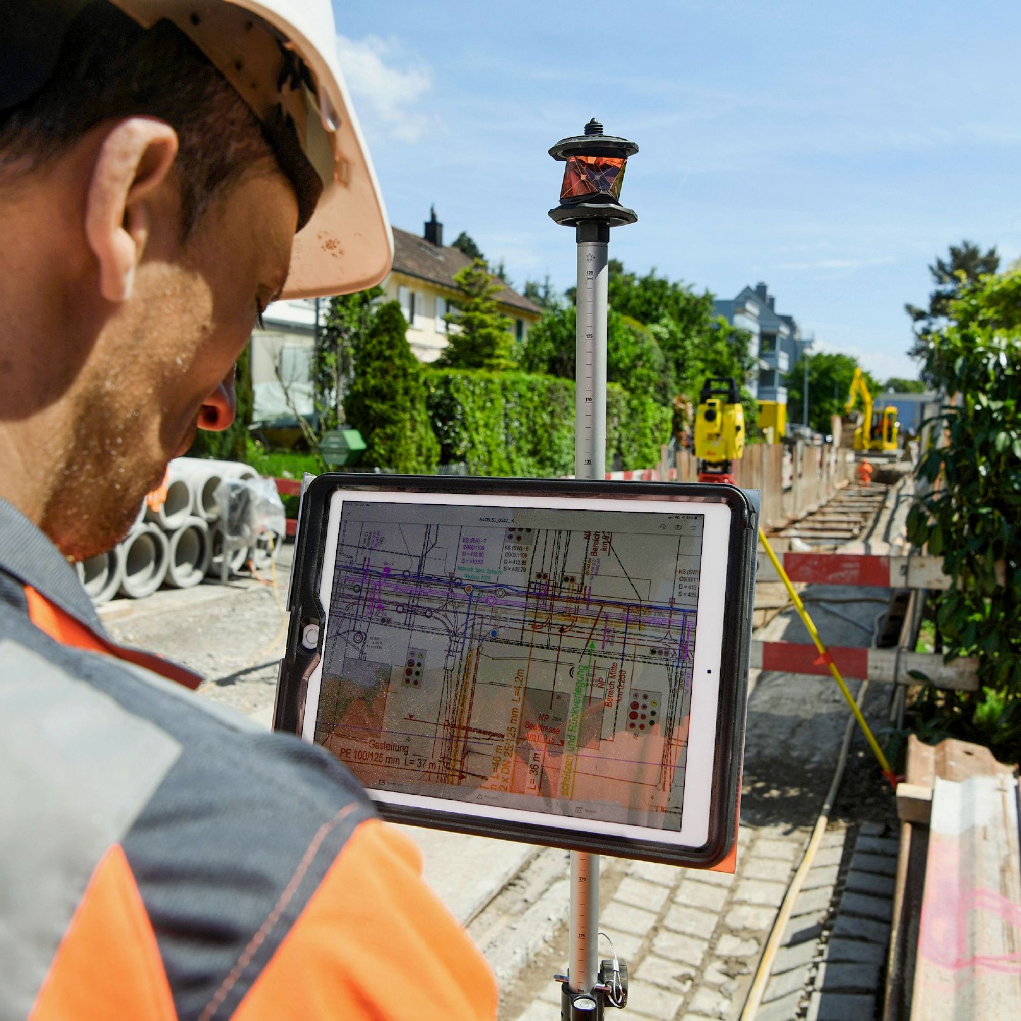 Infrastrukturbau ohne Papierpläne: Die Erneuerung der Küsnachter Eigenheimstrasse ist das schweizweit erste konsequent durchgezogene  BIM-Infra-Projekt.