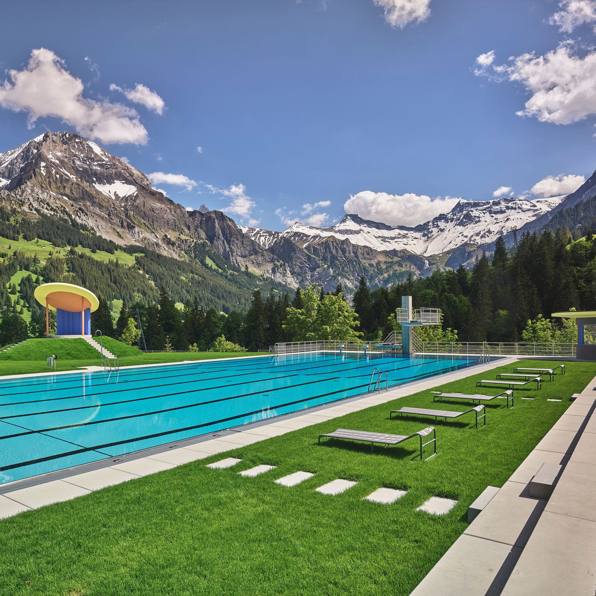 Schwimm- und Sonnenbad in Adelboden