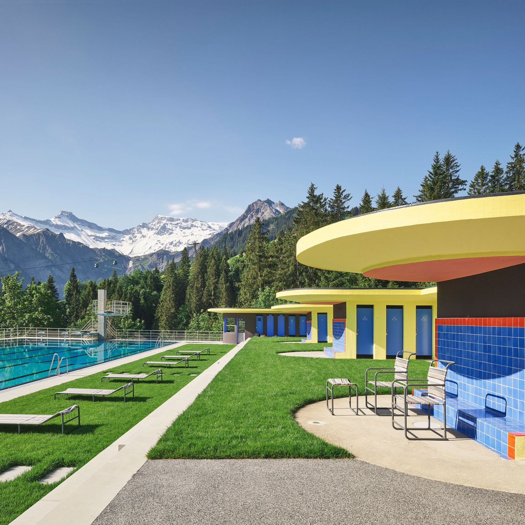 Schwimm- und Sonnenbad in Adelboden