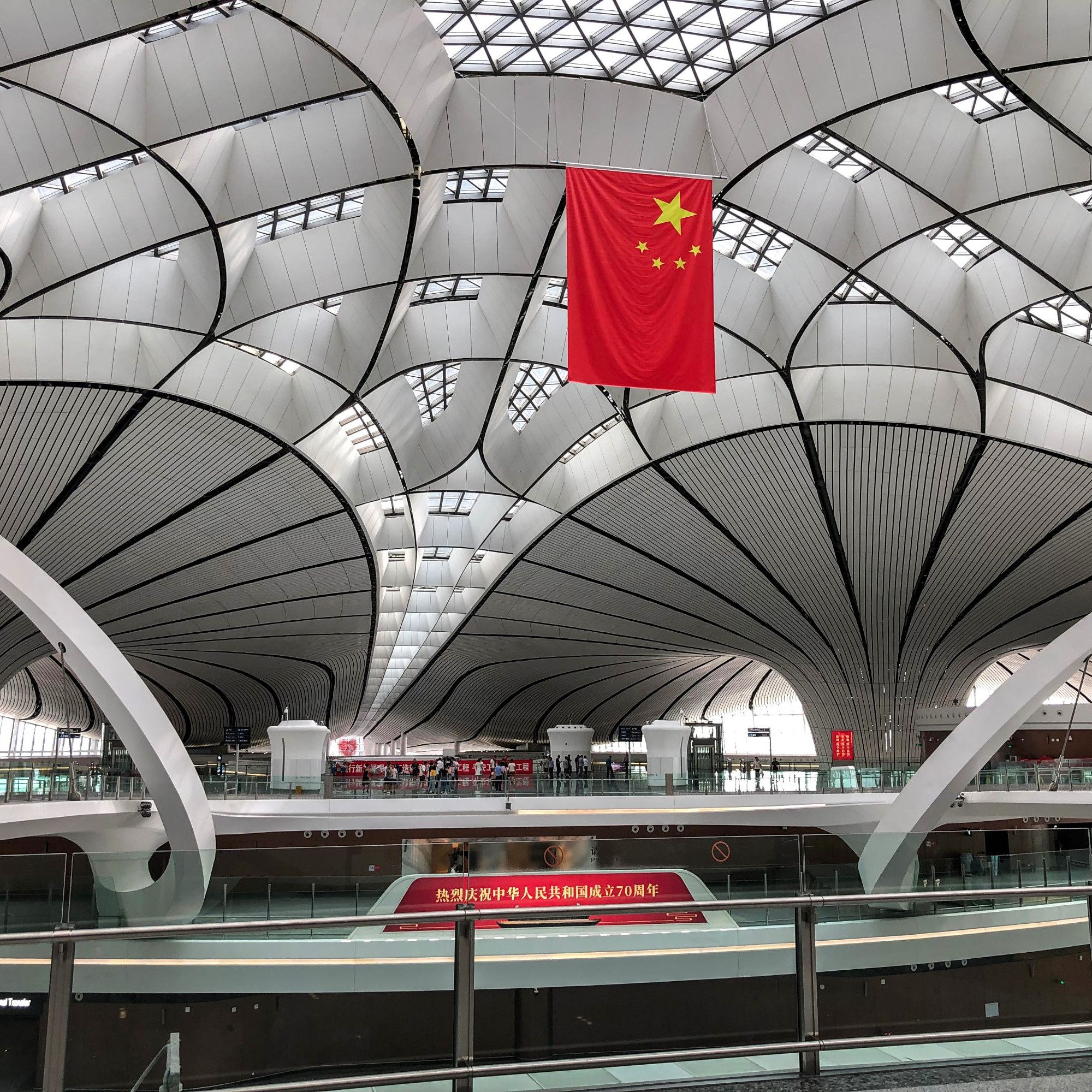 Einblick in den Innenbereich des neuen Mega-Flughafens in Peking.