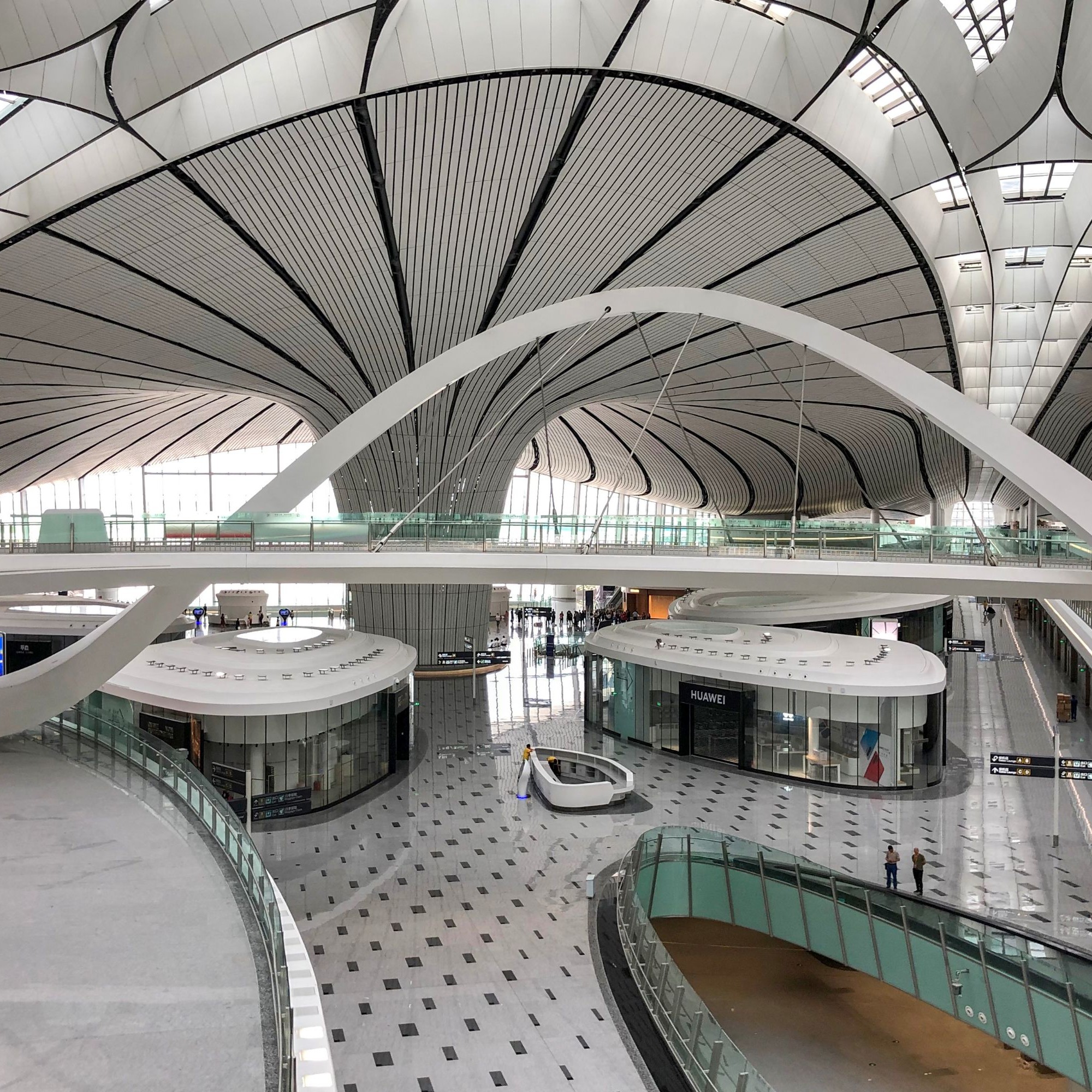 Einblick in den Innenbereich des neuen Mega-Flughafens in Peking.