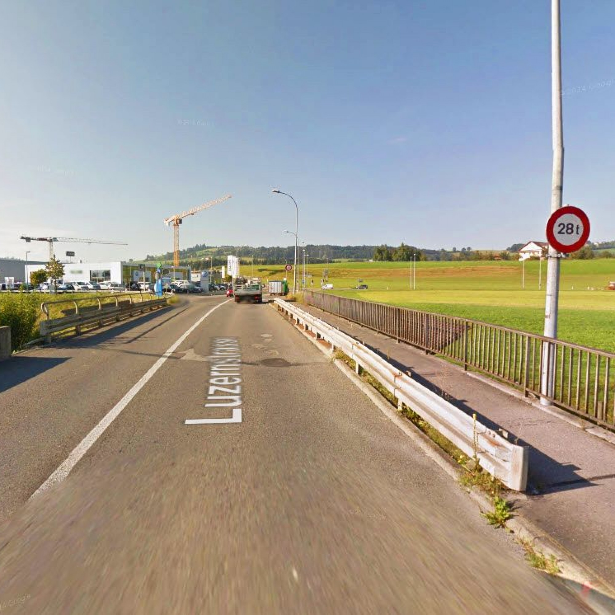 Nahe der Bahnstation Oberkirch überquert die K47 die Bahnlinie Luzern-Sursee. Die über 100 Jahre alte Brücke muss nun saniert werden.