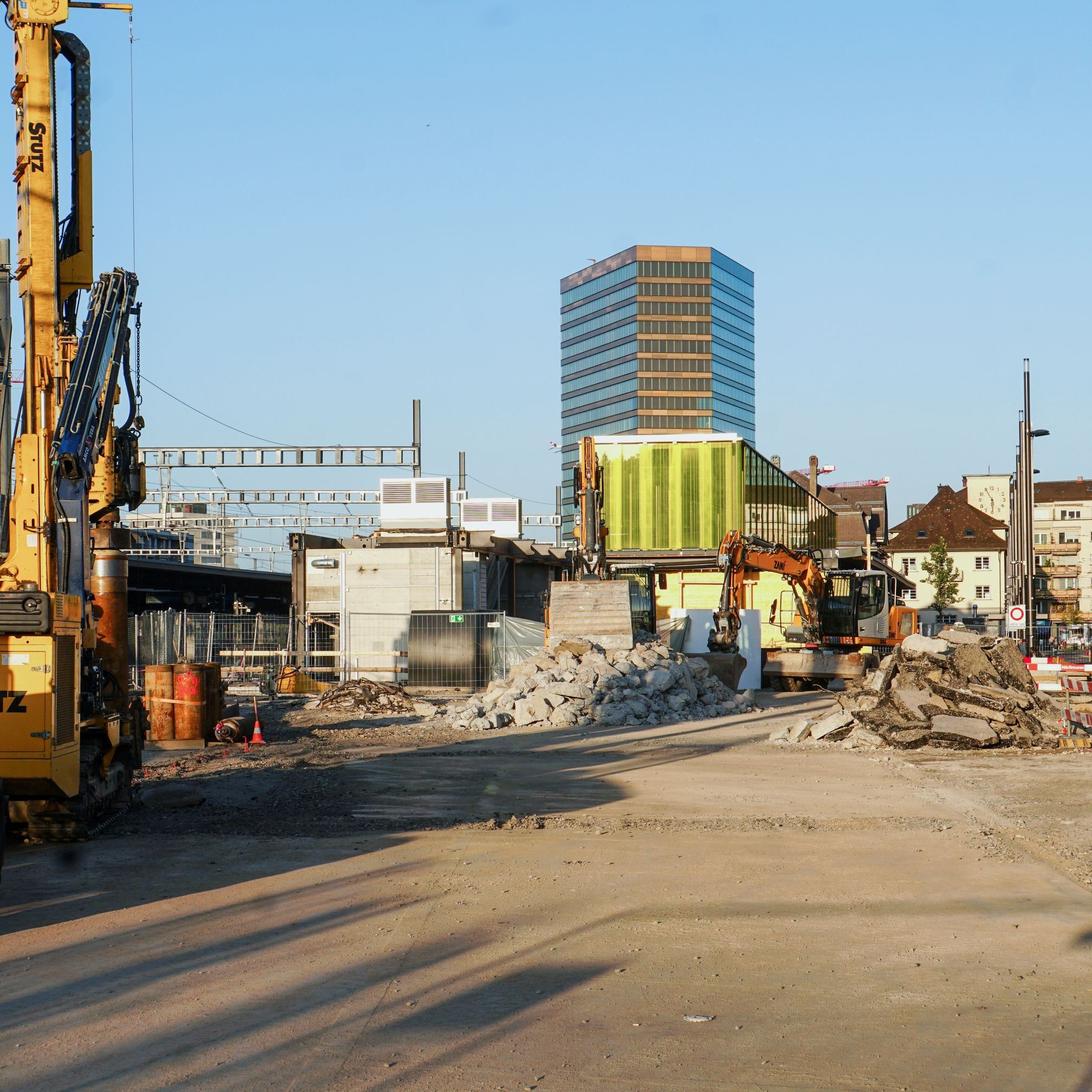 In Oerlikon war vergangenen Dienstag Spatenstich für den Bau des Franklinturms. Der Andreasturm (hinten im Bild) ist bereits fertiggestellt.