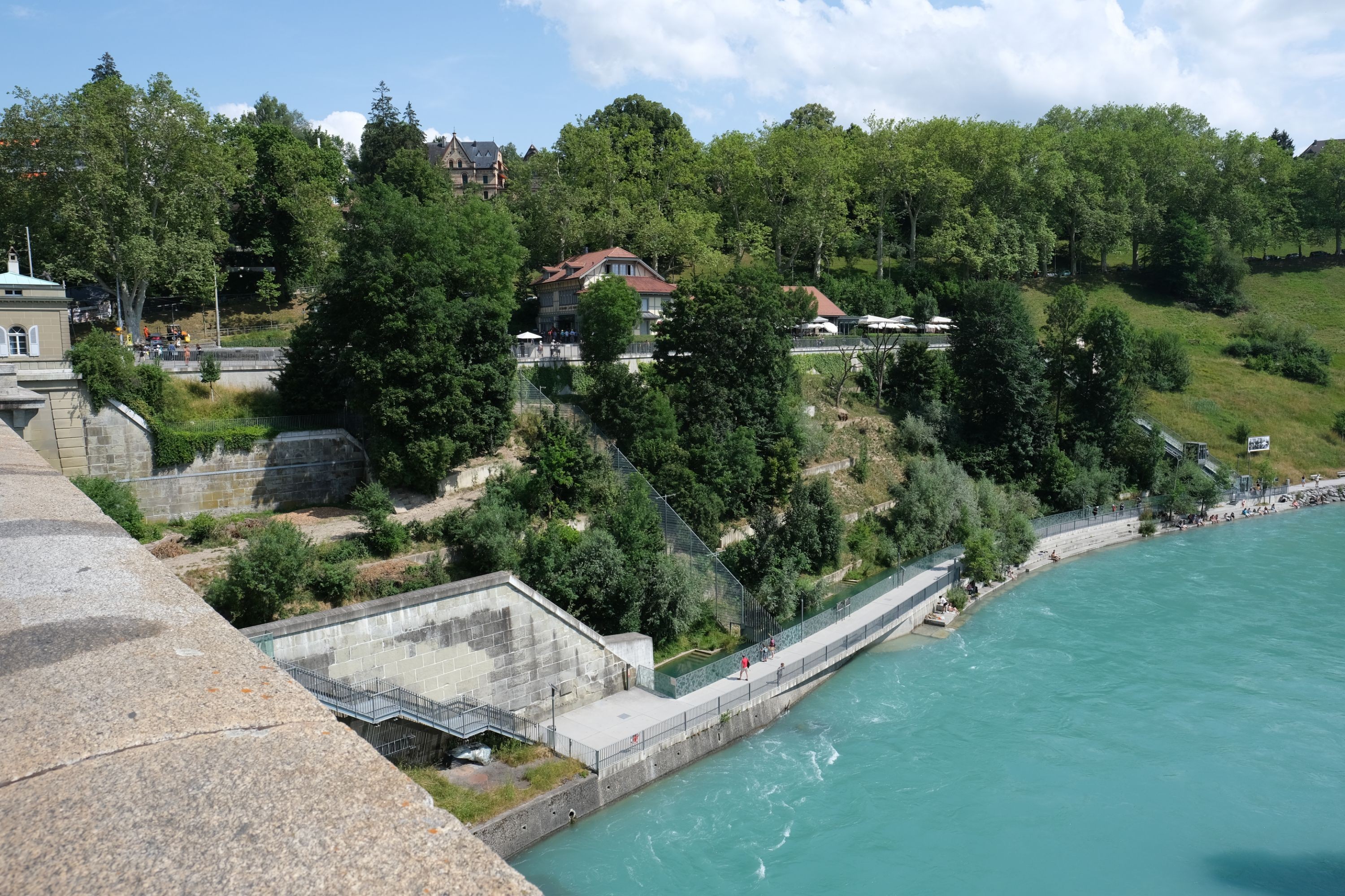 Der heutige Bärenpark am Ufer der Aare in Bern.