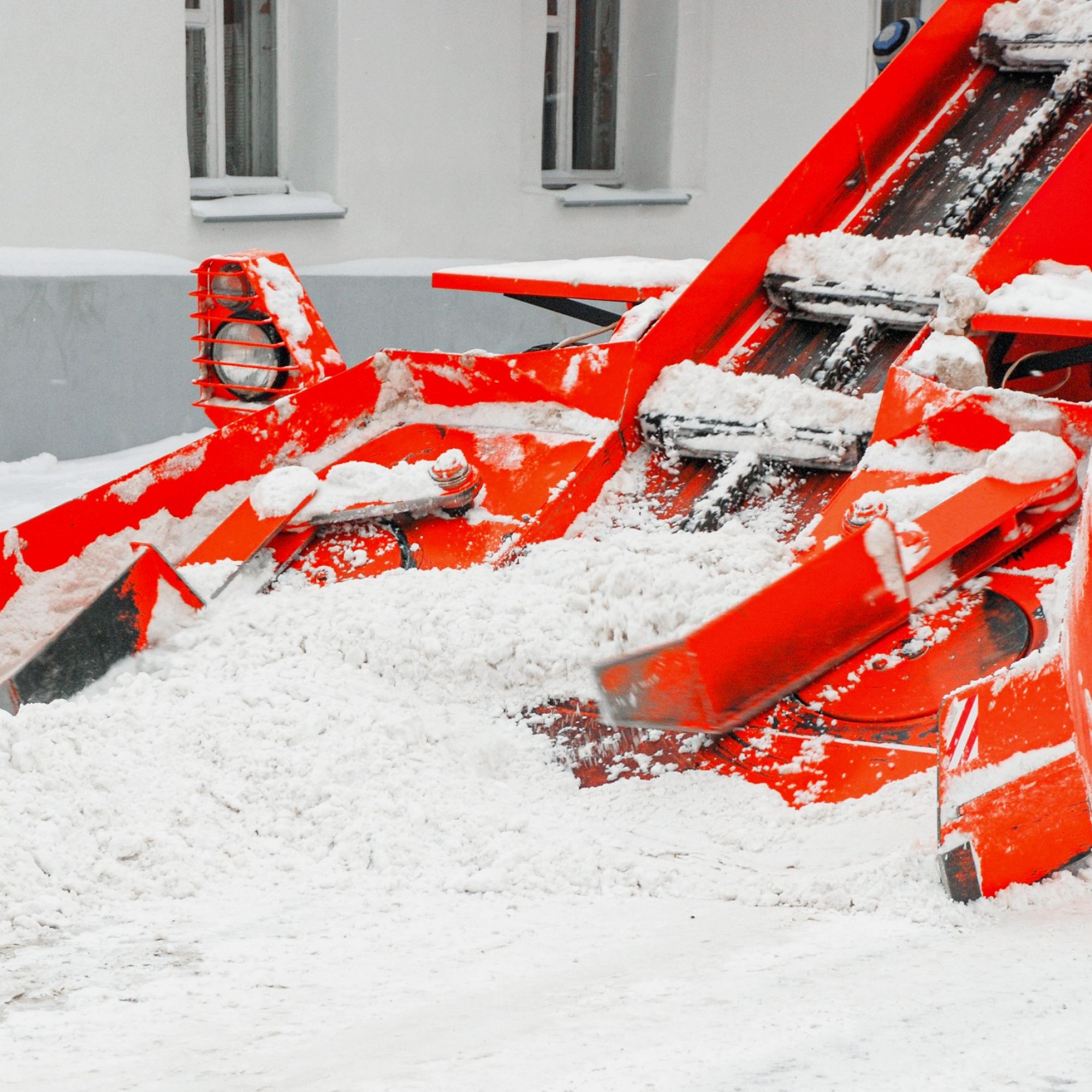 Fachleute empfehlen, bereits im Herbst mit den entsprechenden Fahrzeugen die Strecken abzufahren, damit es im Winter keine Überraschungen mit bislang unbekannten Hindernissen gibt.