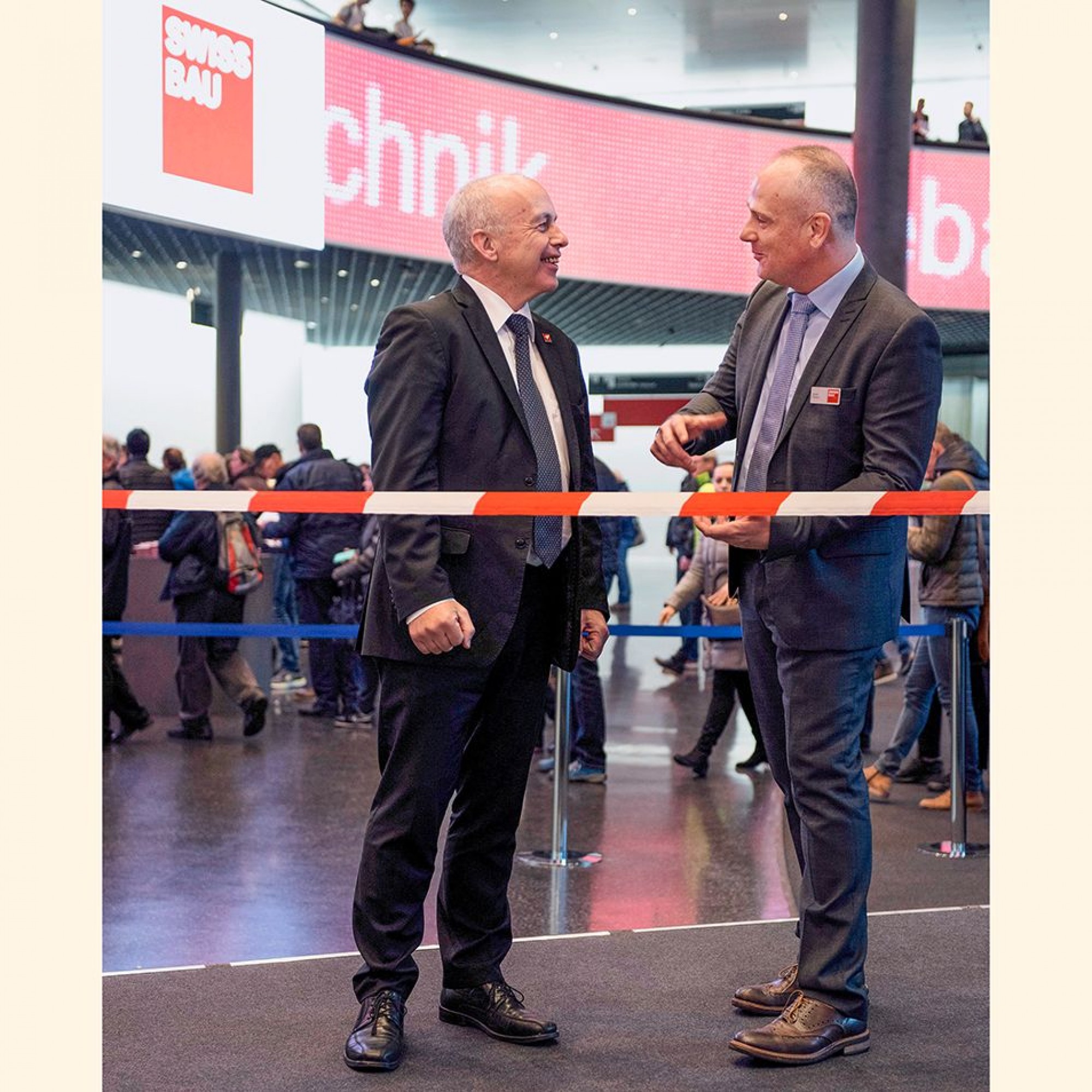 Messeleiter Rudolf Pfander mit Bundesrat Ueli Maurer (links) bei der Eröffnung der Swissbau 2018.