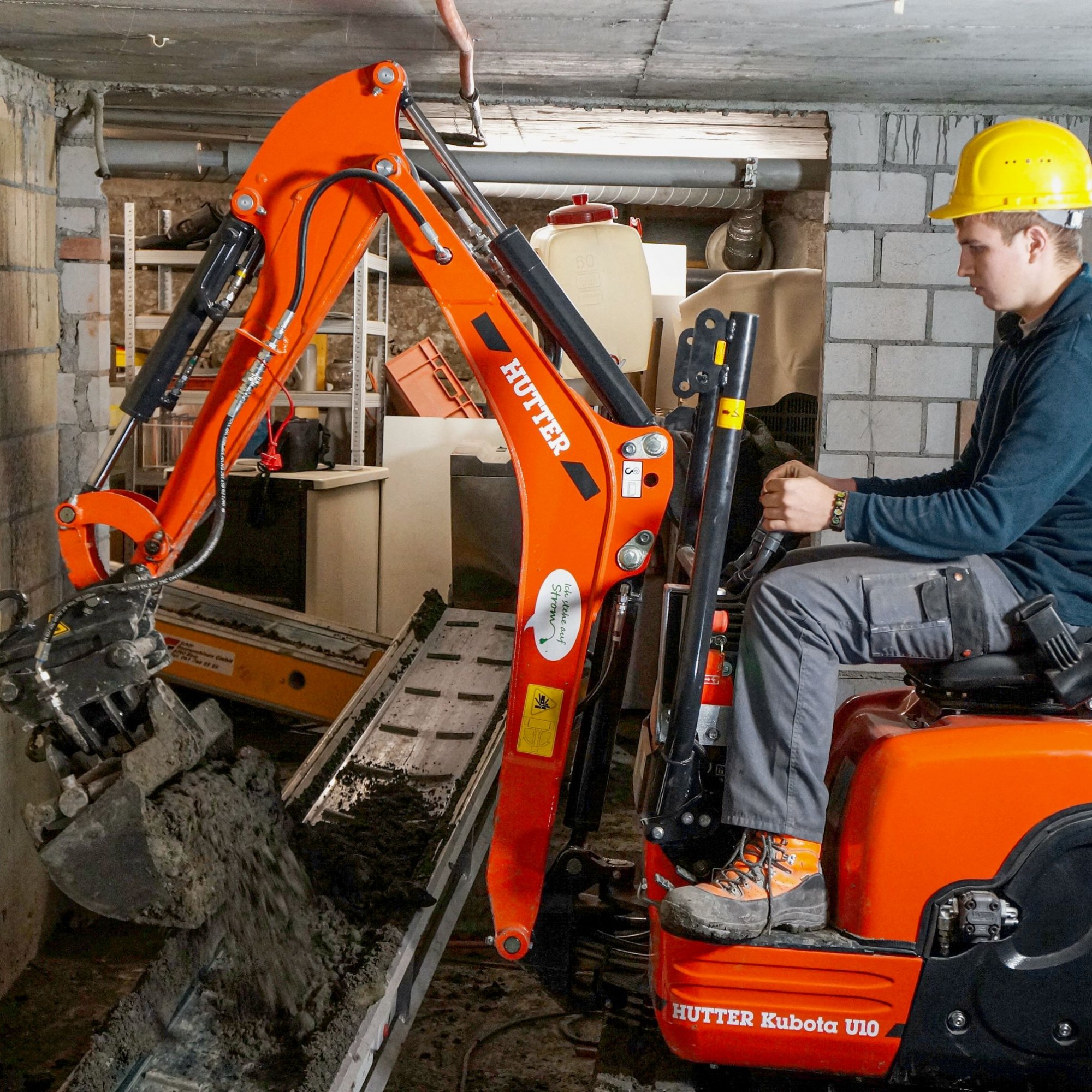 Zwei technische Entwicklungen bei Mikrobaggern zeigen sich am Hutter Kubota U10-3: die Kurzheckbauweise und der elektrische Antrieb.