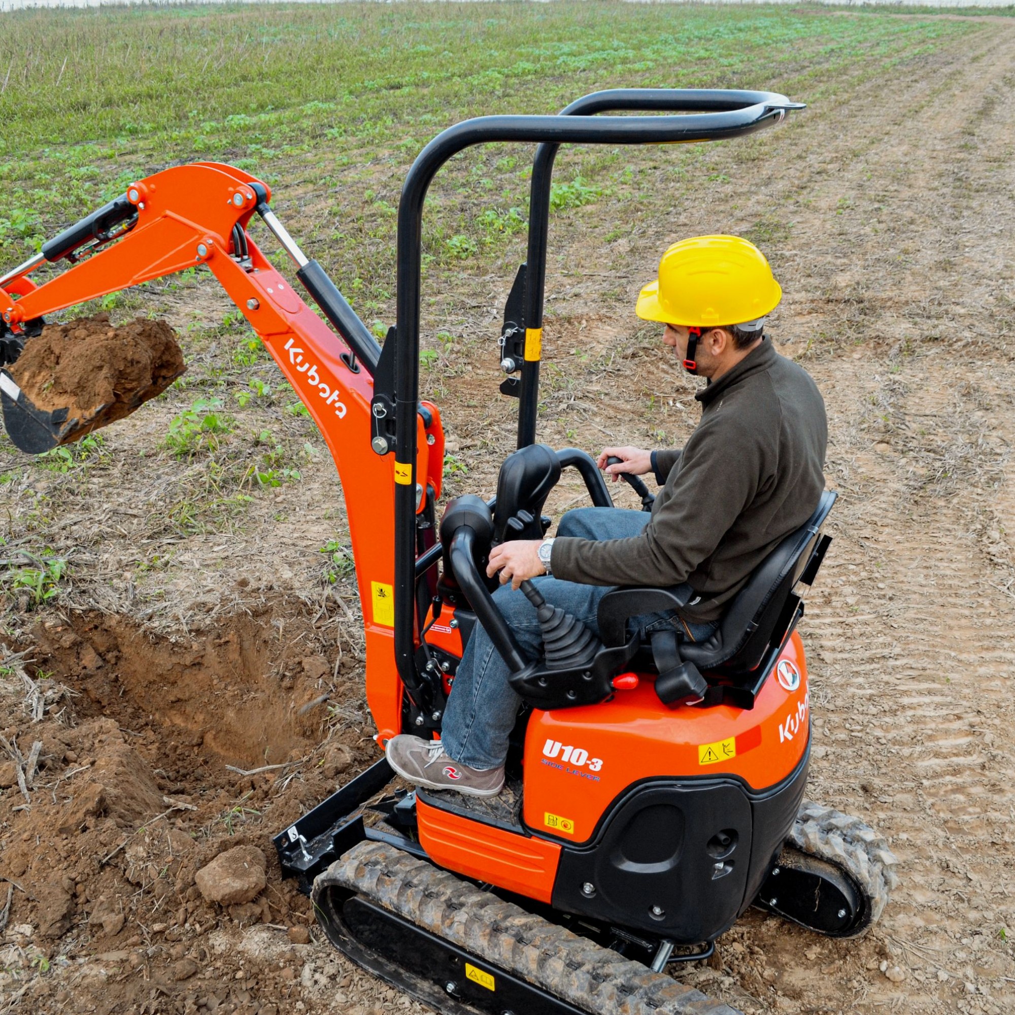 Das kleinste Modell unter den Baggern von Hitachi ist der Zaxis10U mit einem Einsatzgewicht von 1100 Kilogramm und einem 9,9 Kilowatt starken Dieselmotor.