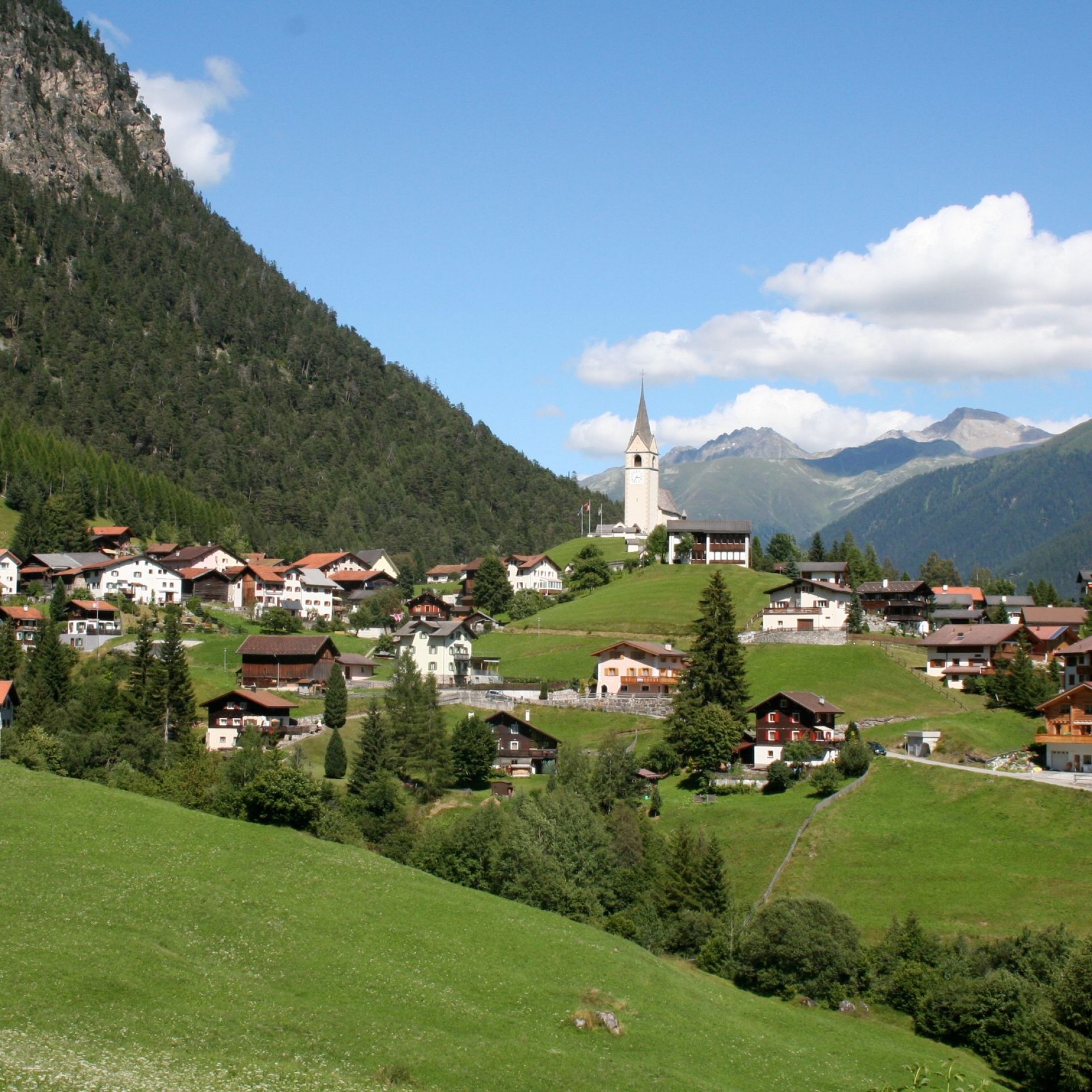 Das Dorf Schmitten im Albulatal