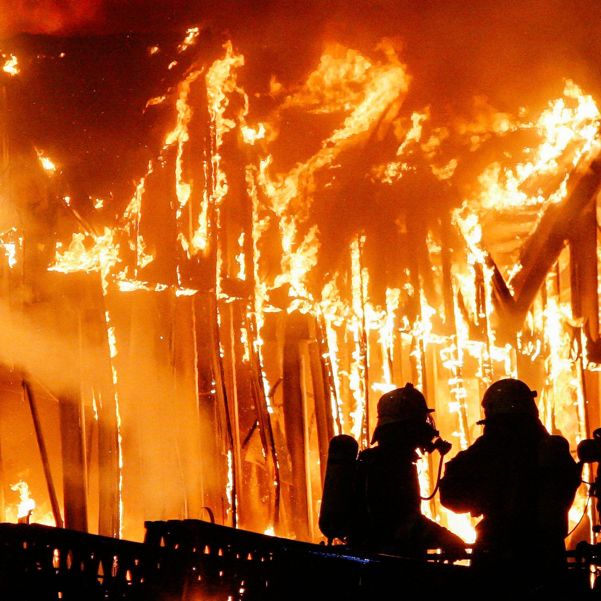 Brand Feuerwehr Symbolbild