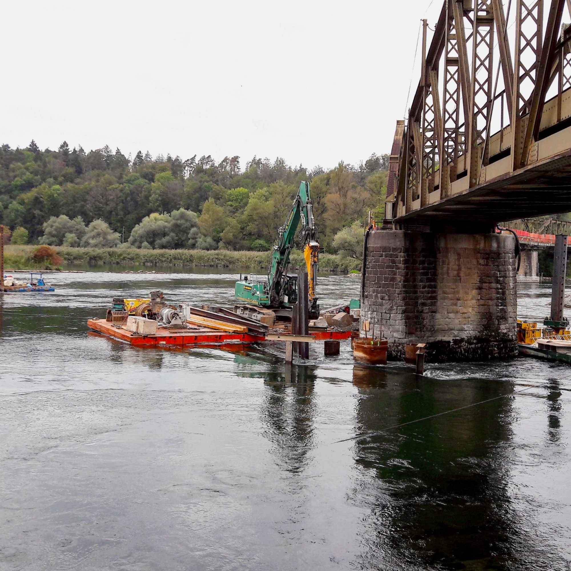 Vier Pontons Aarebrücke