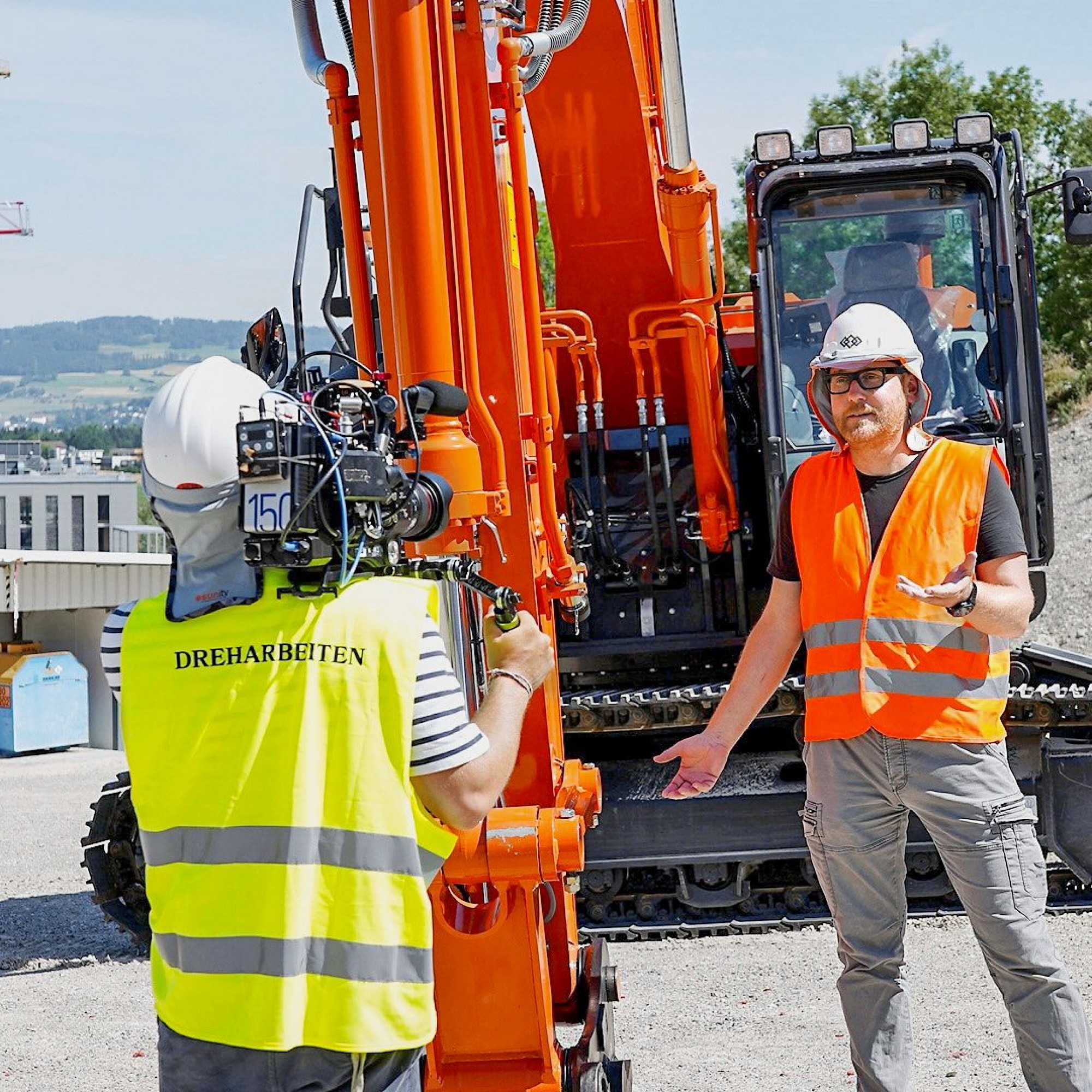 Der Zolliker Bauleiter Roman Ribi besucht für die neuste Präventionsaktion der Suva Baustellen.