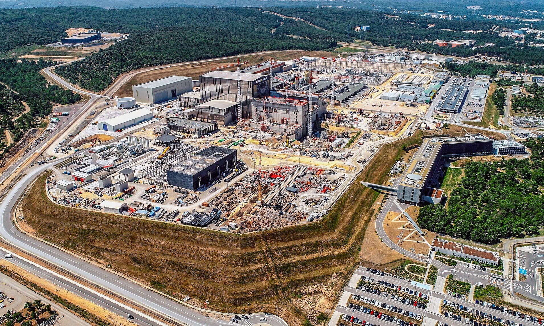 Iter-Baustelle mit Tokamak-Komplex