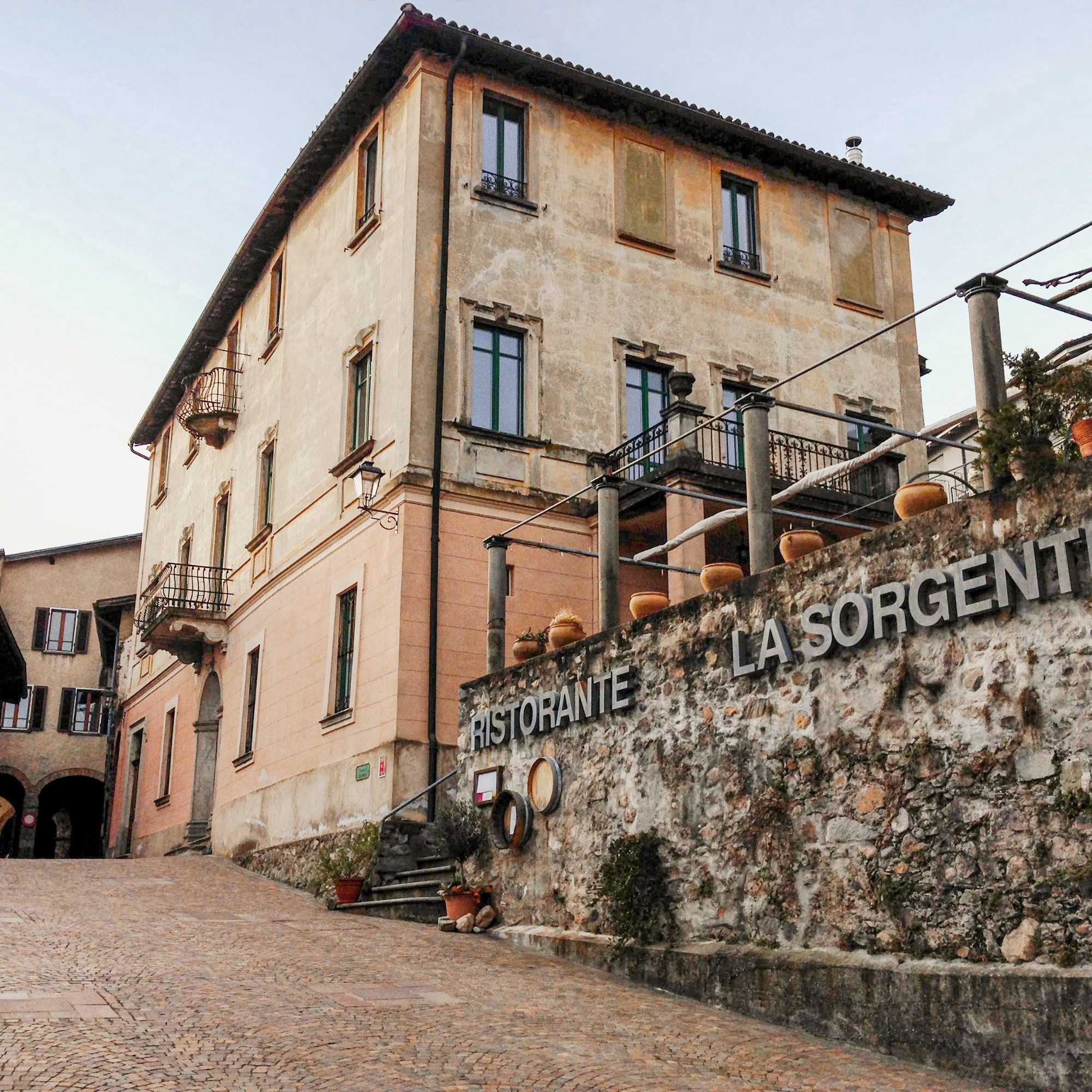 So sah das Castello di Morcote, ein Palazzo aus dem 18. Jahrhundert, vor dem Umbau aus. 