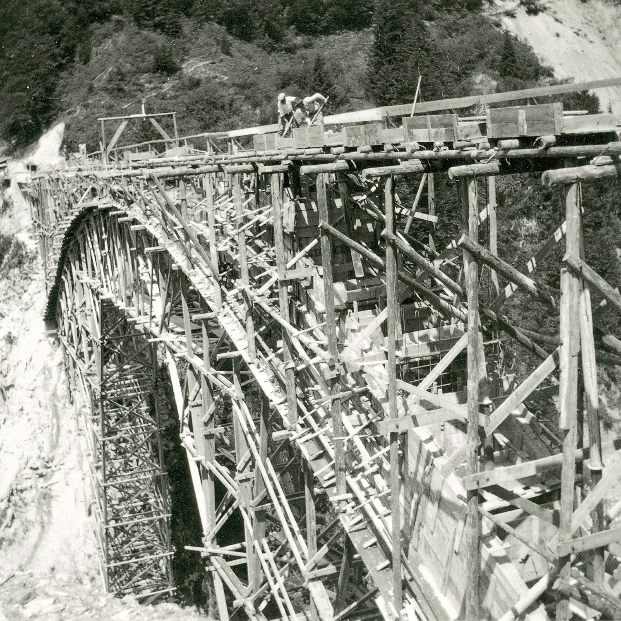 Lehrgerüst der Salginatobelbrücke.