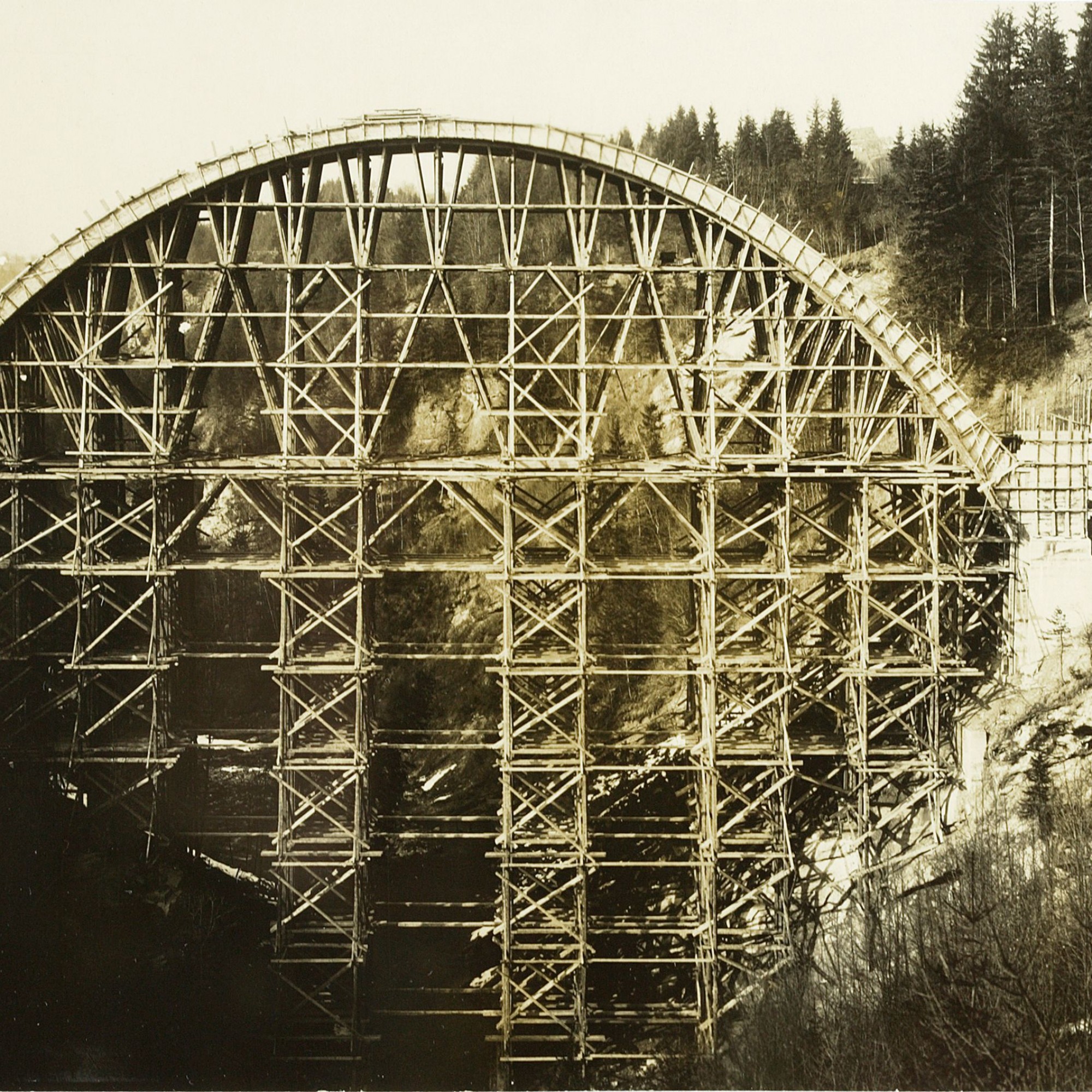 Lehrgerüst der Gmündertobelbrücke.