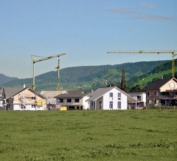 Schluss mit immer neuen Einzonungen: Gemeinden und Städte müssten sich nun vermehrt um eine gute Siedlungsqualität kümmern und sich besser untereinander abstimmen.