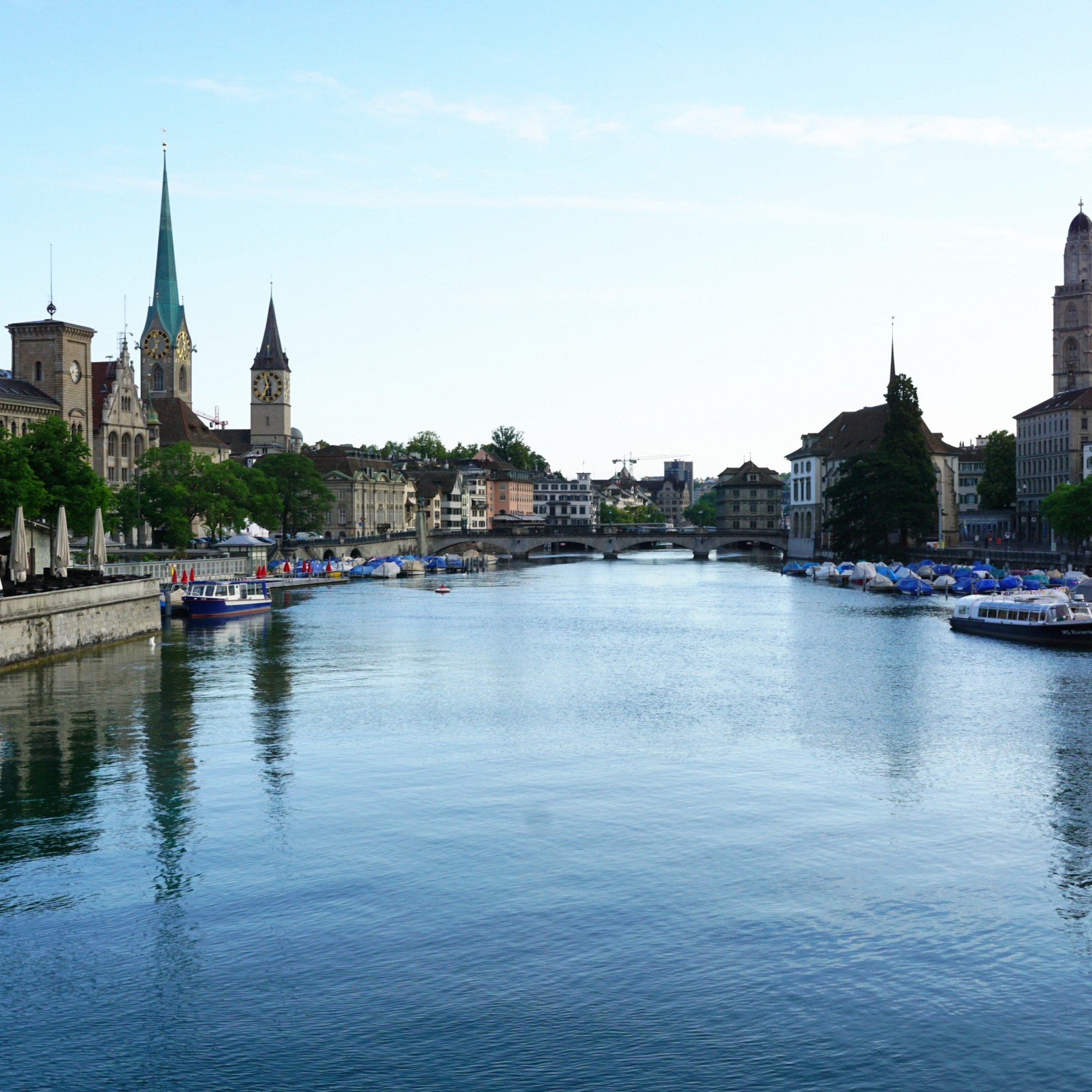 Zürcher Altstadt von der Quaibücke