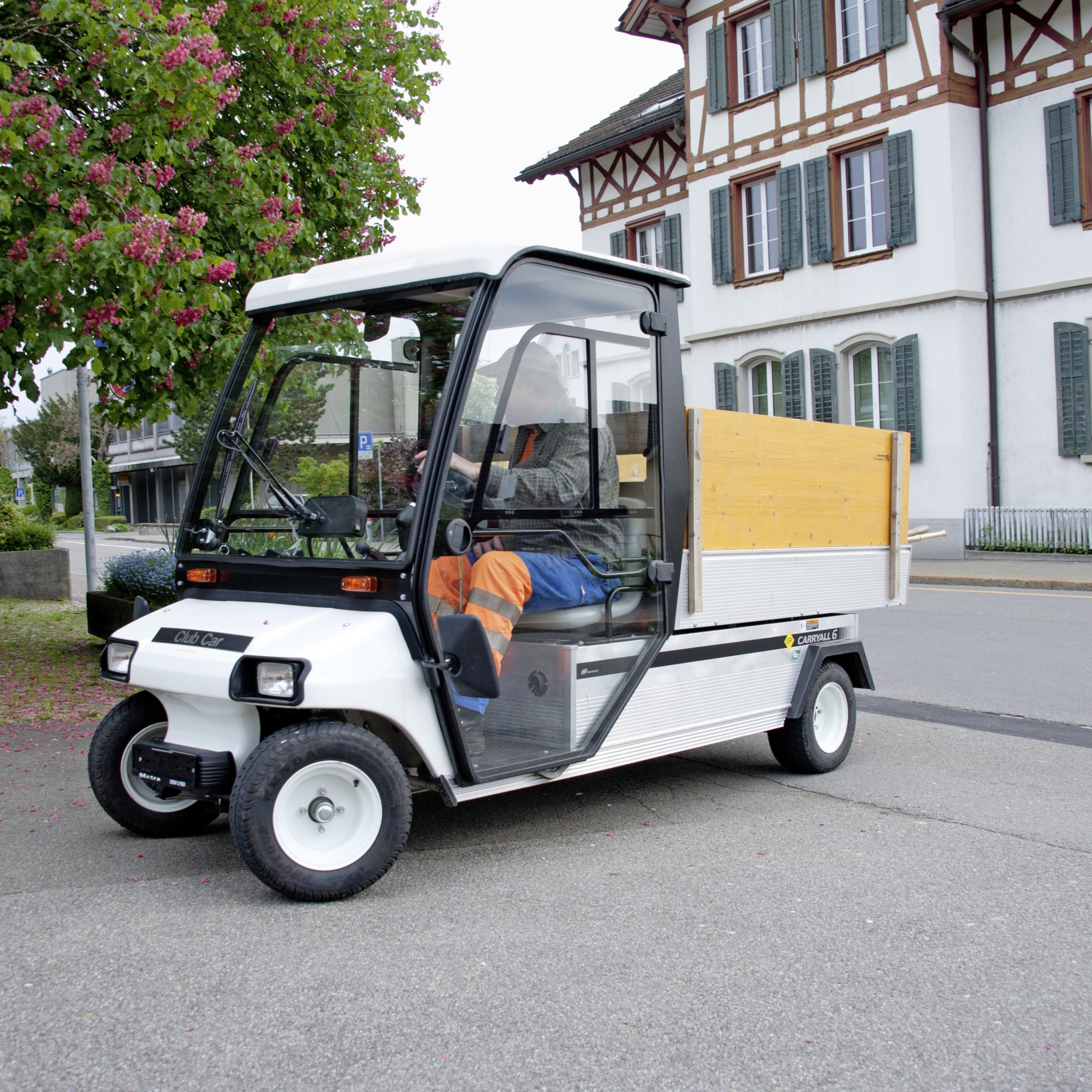 Elektrofahrzeug in Rüschlikon