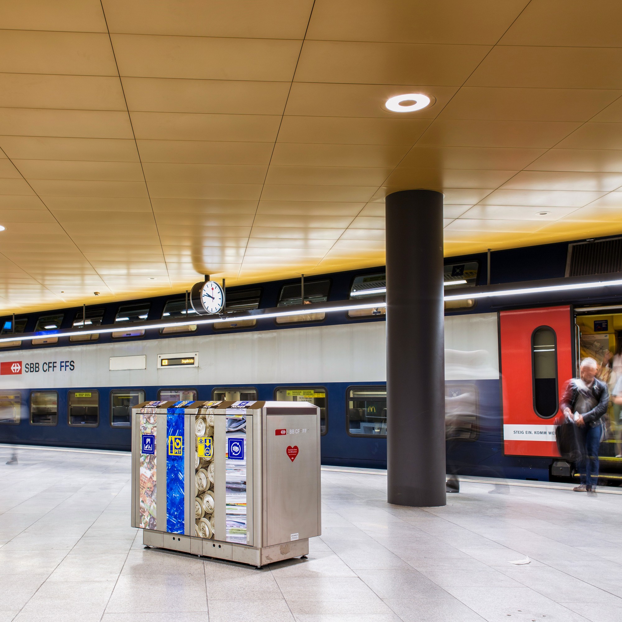 Recyclingstation im Zürcher Hauptbahnhof