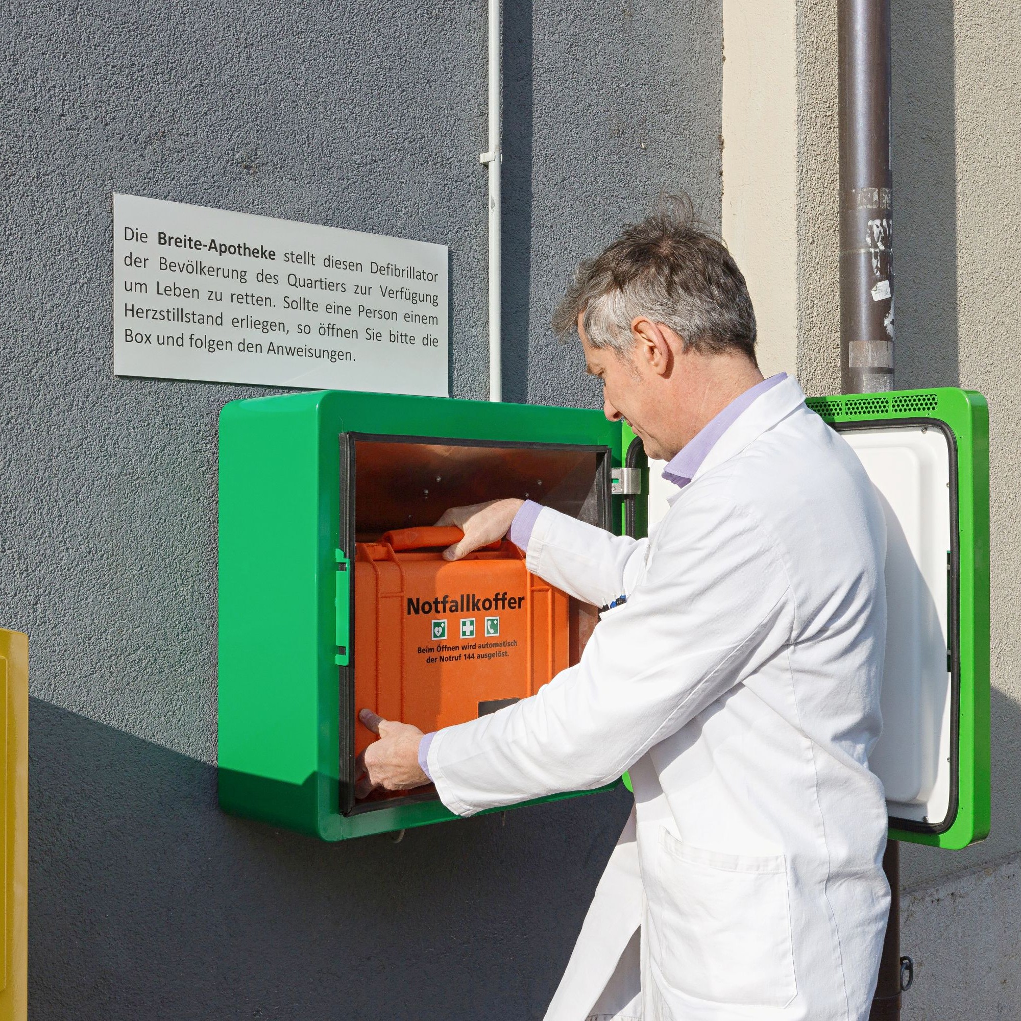 Defibrillator