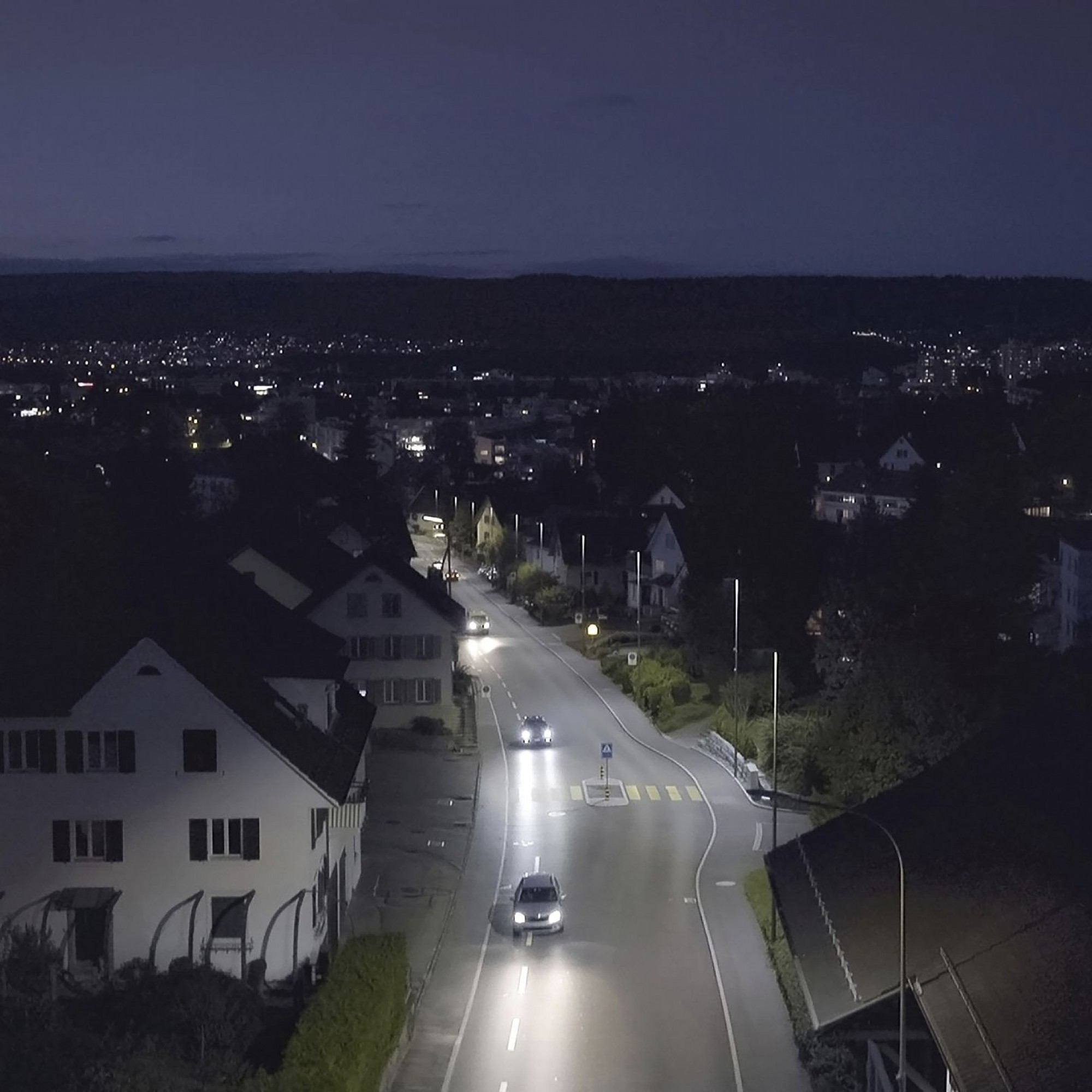 Auf einer ein Kilometer langen Teststrecke wurde in Urdorf ZH das «verkehrsbeobachtende Licht» getestet.