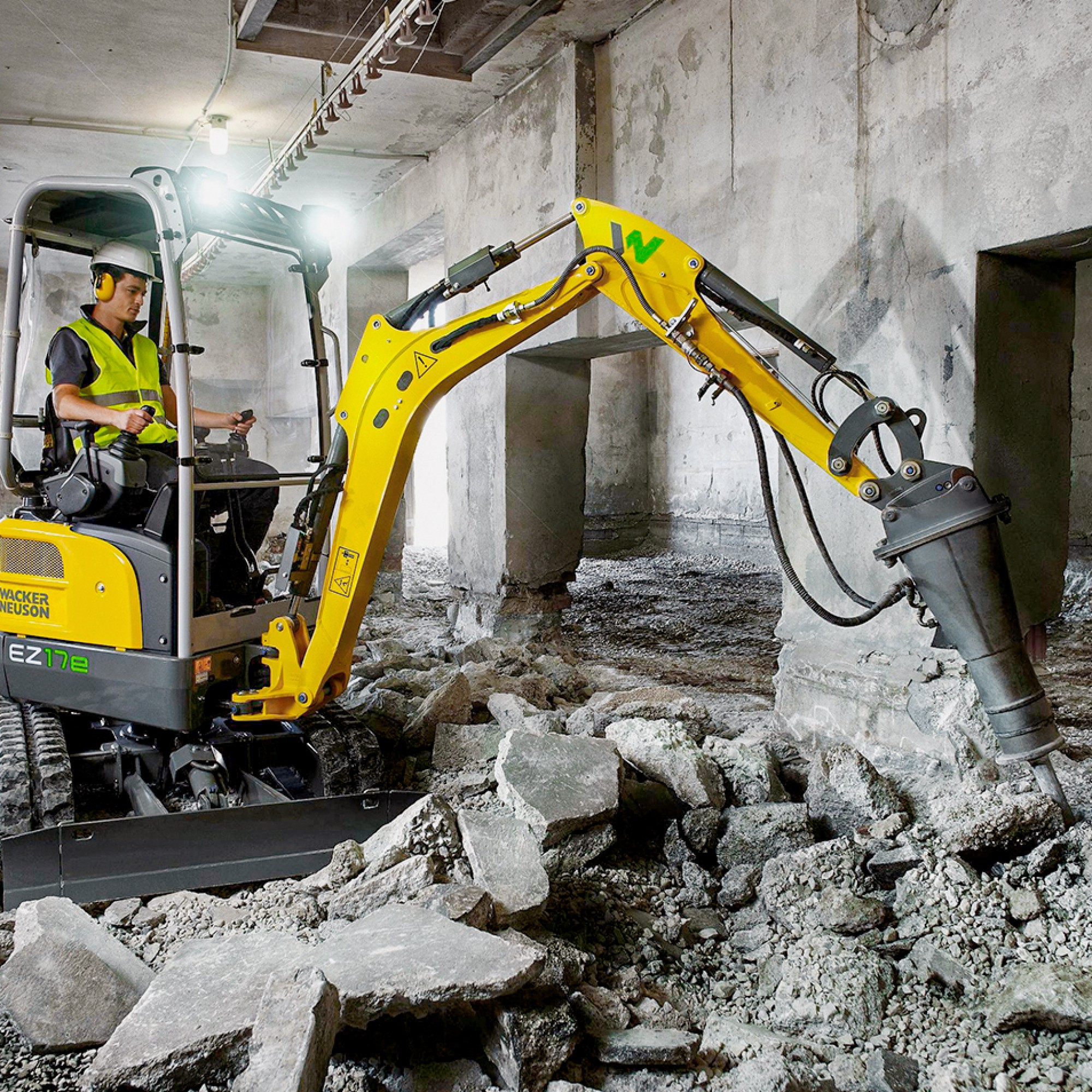 Wacker Neuson führt das weitaus breiteste Programm an elektrischen Baumaschinen und Geräten. Damit lassen sich ganze Baustellen an emissionssensiblen Orten abwickeln, etwa im Innenbereich.