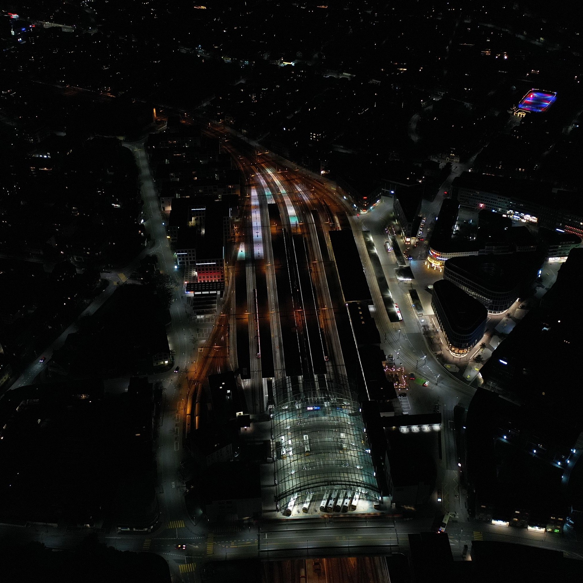 Luftaufnahme Bahnhof Chur bei Nacht