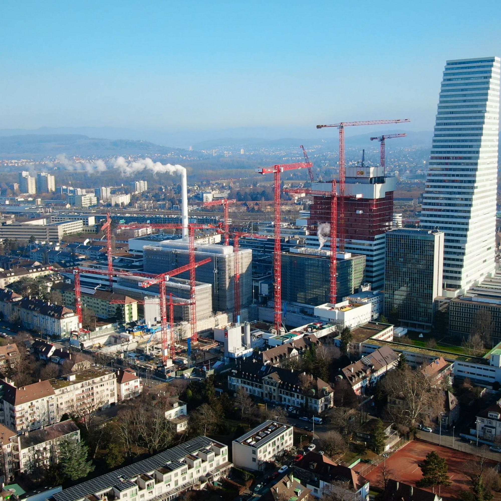 Luftbild der Bauarbeiten am neuen Forschungszentrum von Roche in Basel