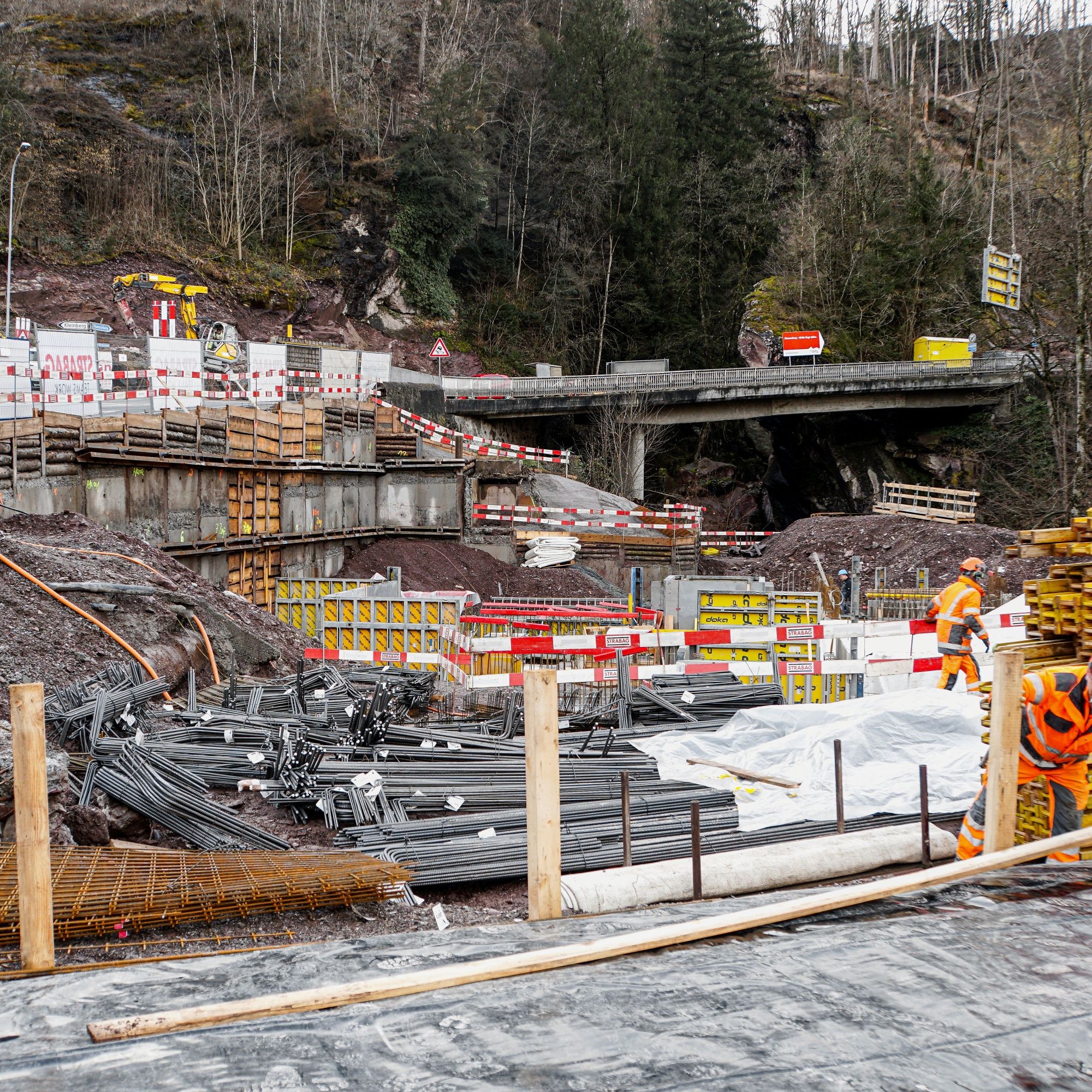 Baugrube für Ersatz von Wasserkraftwerk in Flums