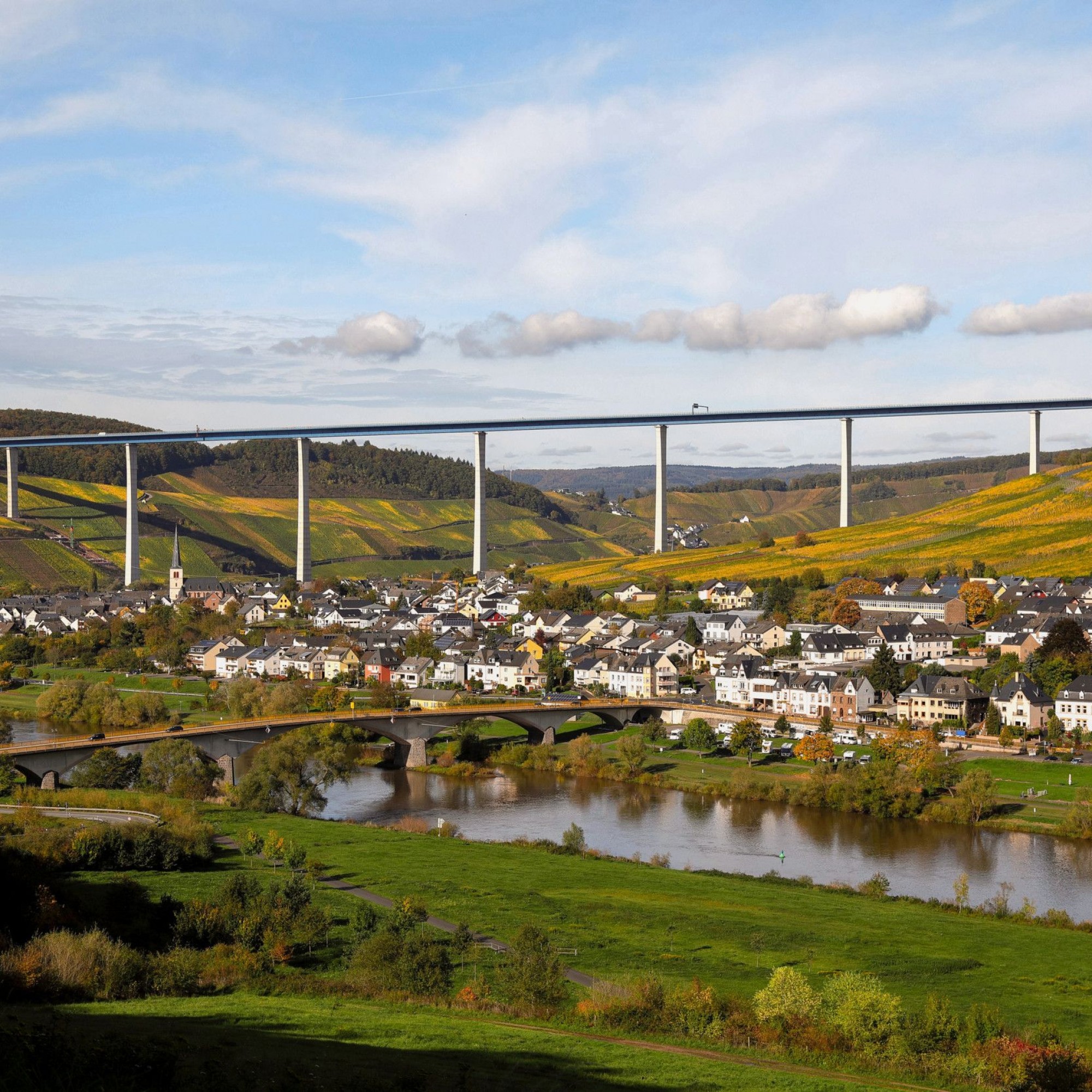 Fertiggestellte Hochmoselbrücke in Wittlich 