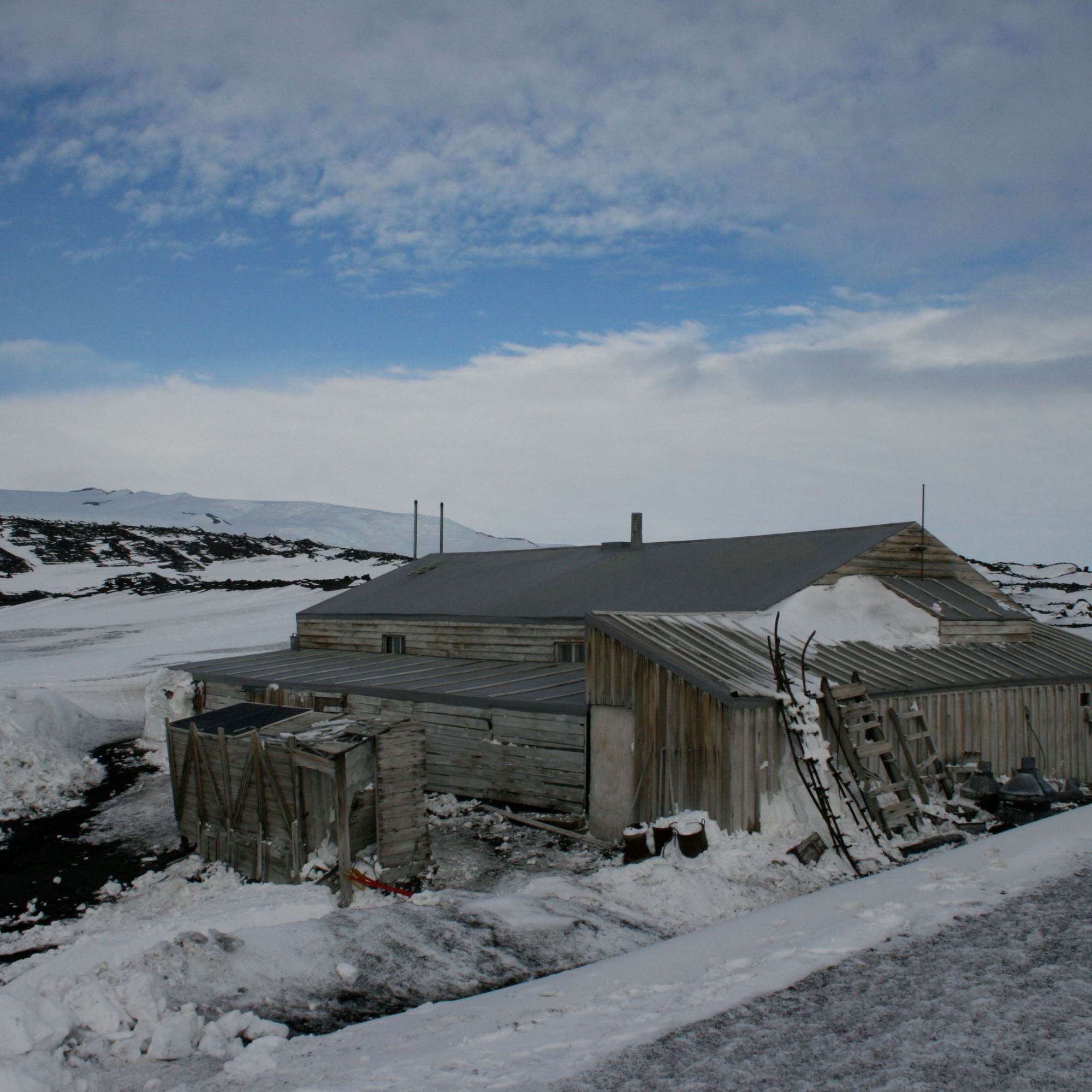 DIe Hütte des britischen Polarforschers Robert F. Scott. (Aussenaufnahme)